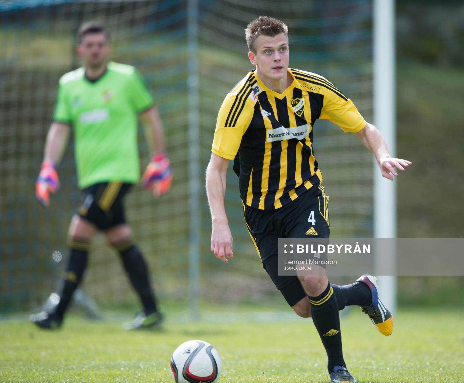 IFK Hässleholms Niklas Jönsson i matchen i division 2