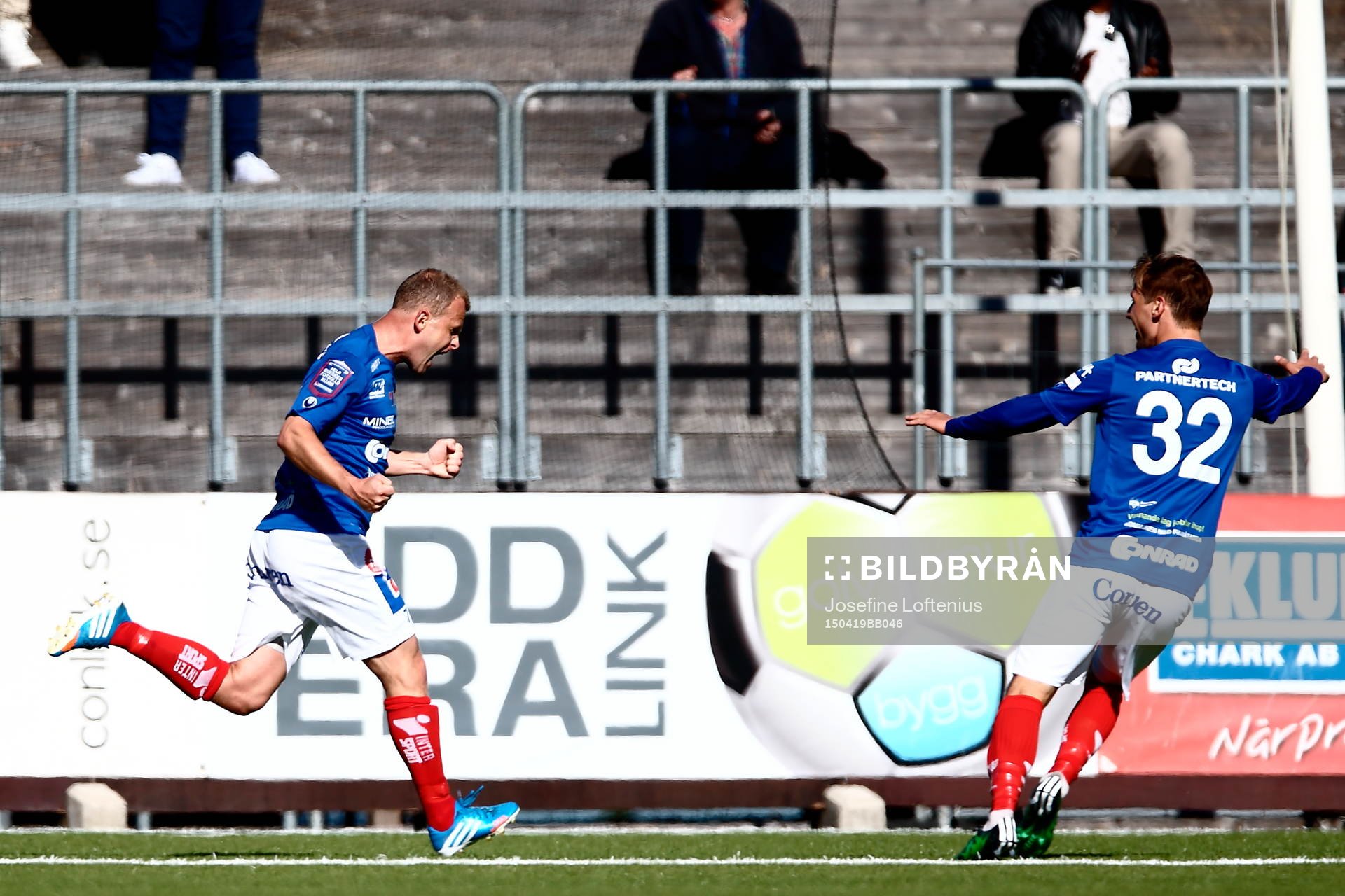 Åtvidabergs Kristian Bergström jublar mot Martin