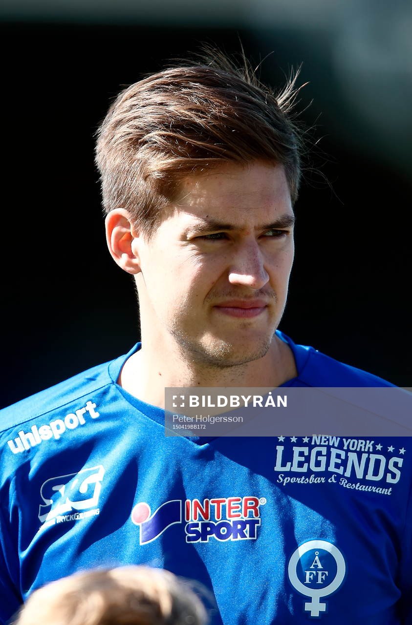Åtvidabergs Victor Sköld under fotbollsmatchen i Allsvenskan mellan Åtvidaberg och Falkenberg den 19 april 2015 i Åtvidaberg.