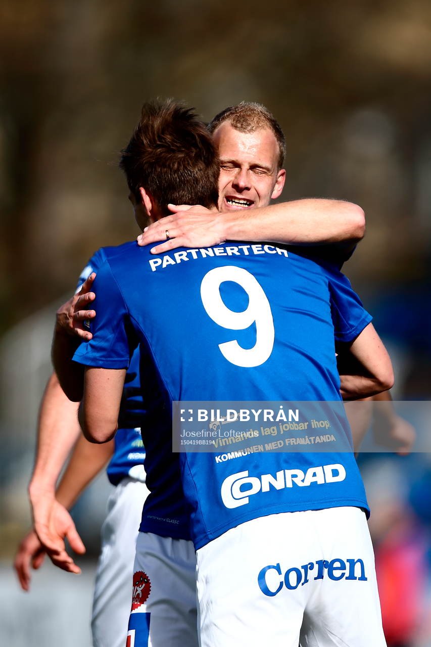 Åtvidabergs Kristian Bergström kramar om Victor Sköld