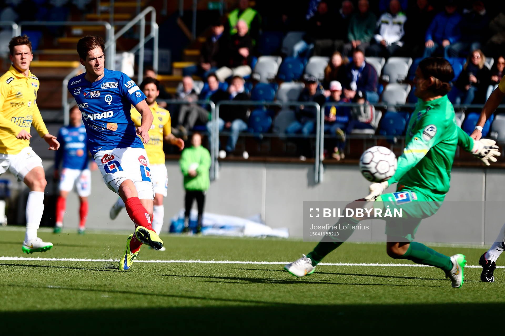 Åtvidabergs Victor Sköld gör mål 3-0 på Falkenbergs