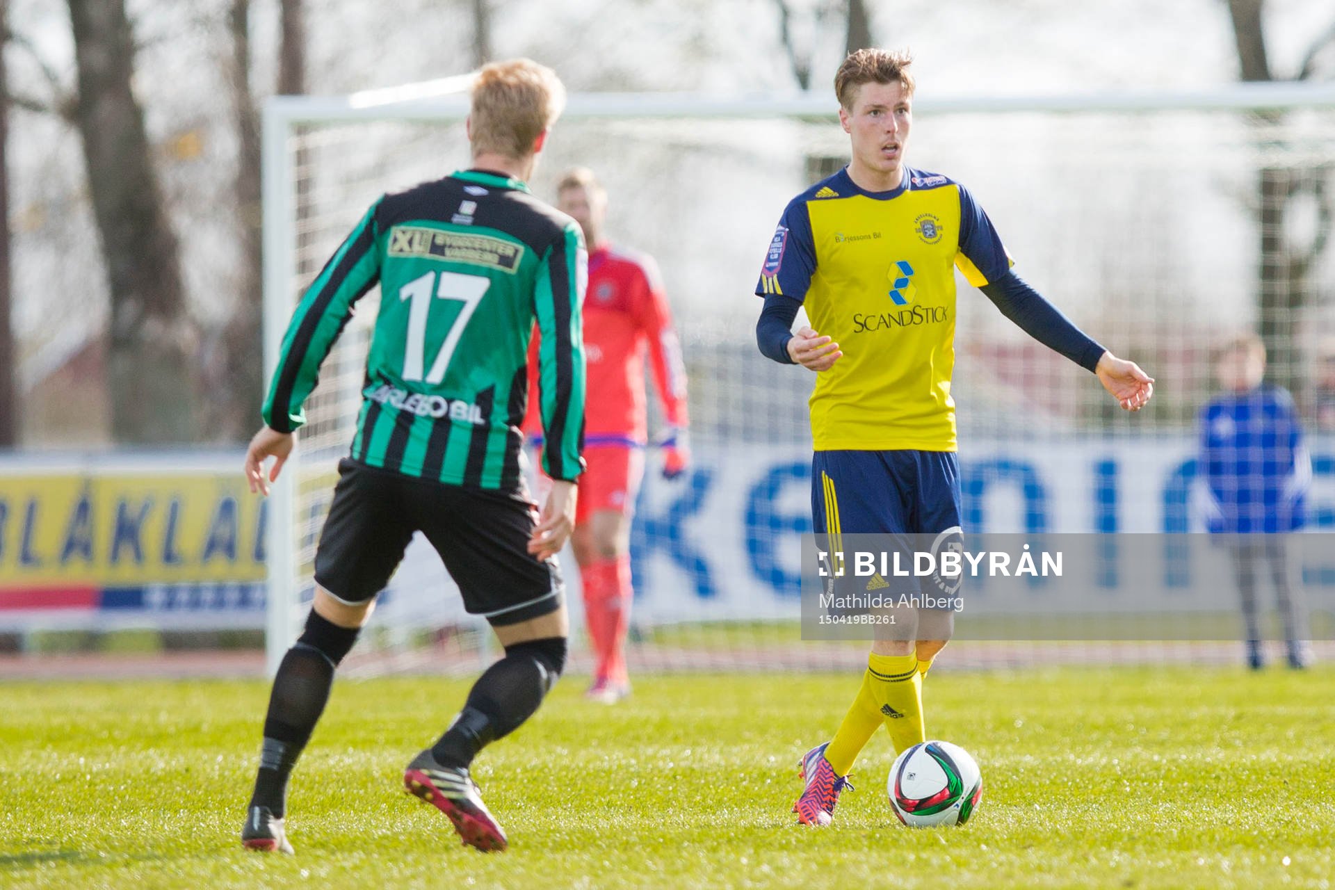 Ängelholms Marcus Bergholtz med bollen