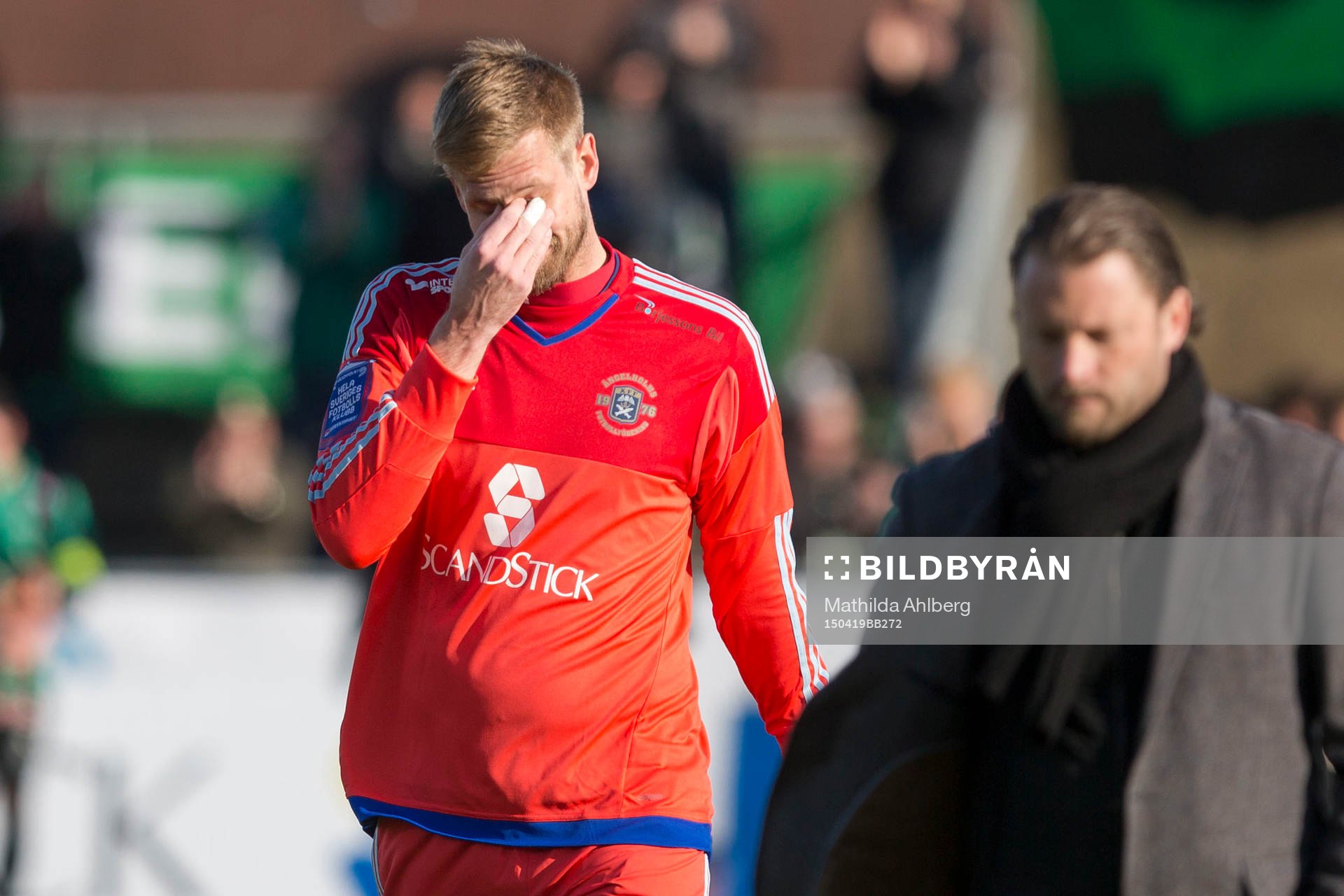 Ängelholms målvakt Oscar Berglund  deppar