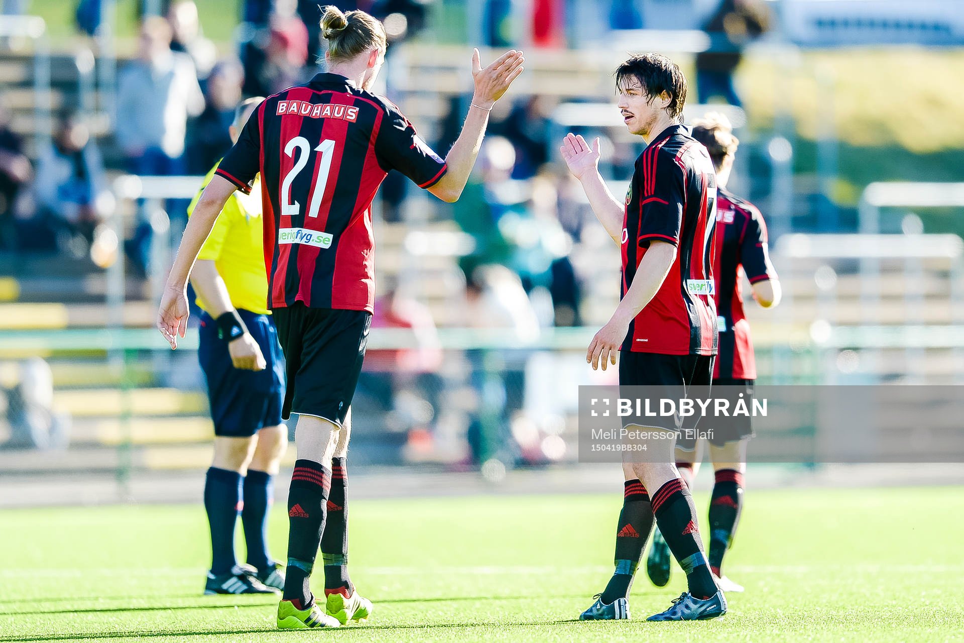 Brommapojkarnas Isak Nylén och Gabriel Petrovic jublar