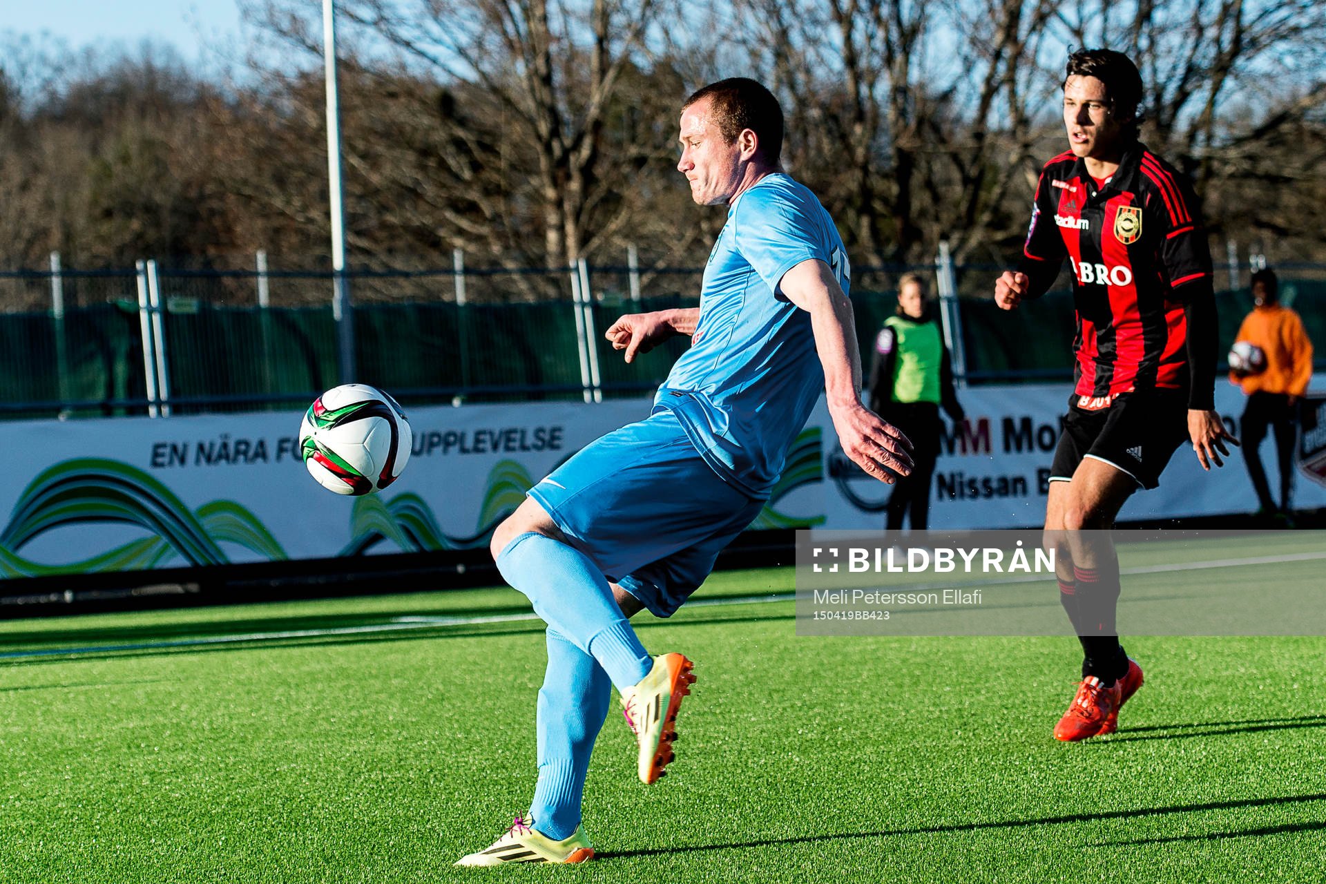 Athletics Daniel Morariju och Brommapojkarnas Stefano Vecchia Holmquist under fotbollsmatchen i Superettan mellan Brommapojkarna och AFC United den 19 april 2015 i Stockholm.