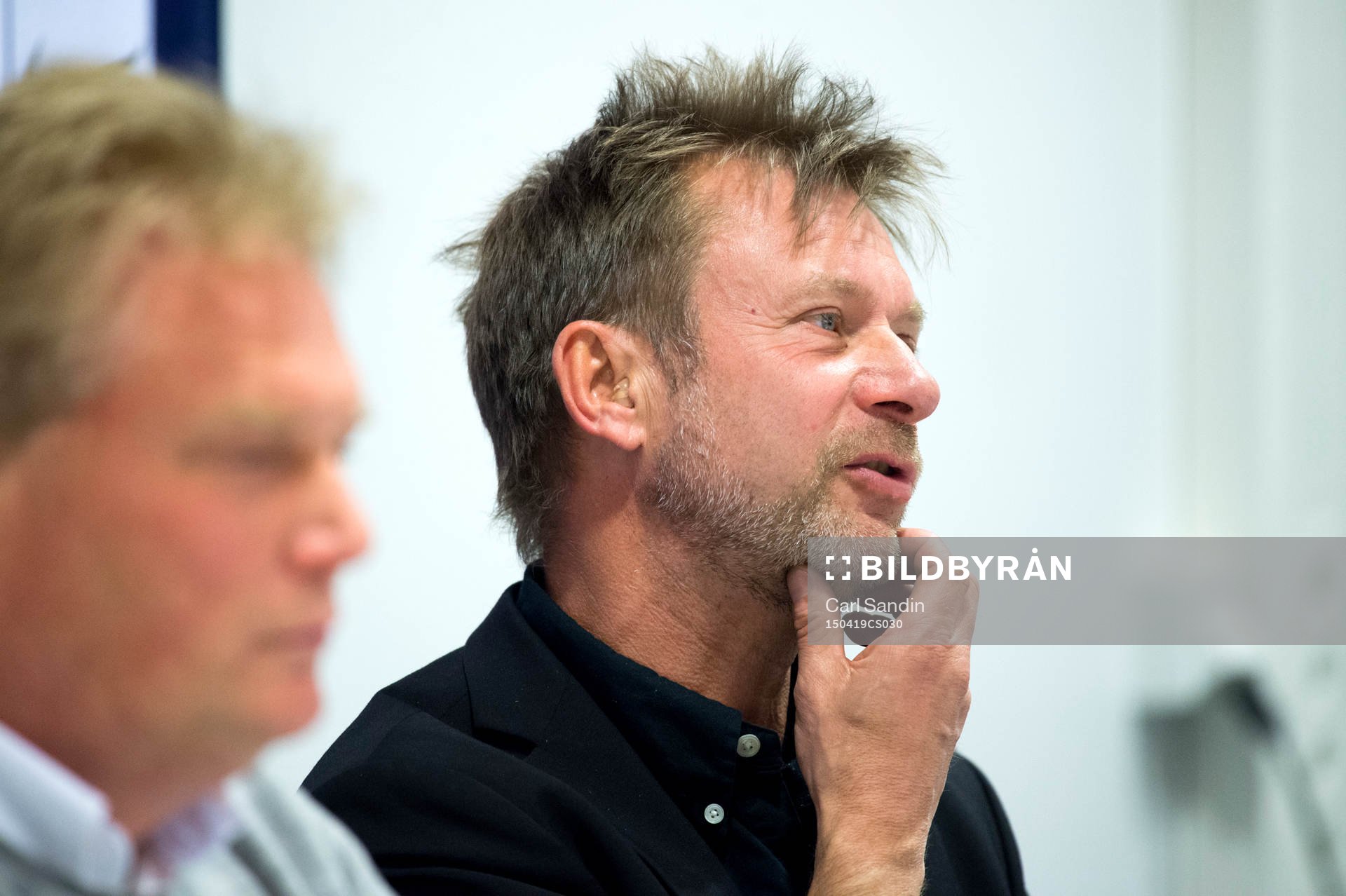 Häckens tränare Peter Gerhardsson på en presskonferens