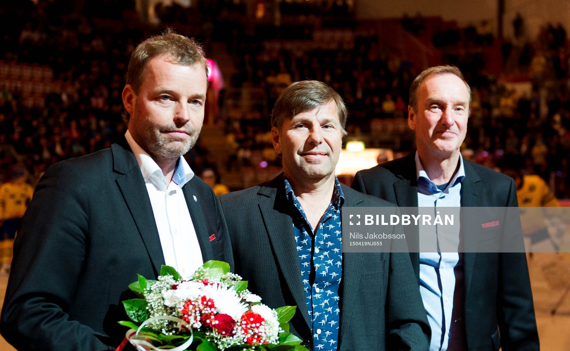 Mats Näslund får sin tröja hissad i EON arena och hyllas