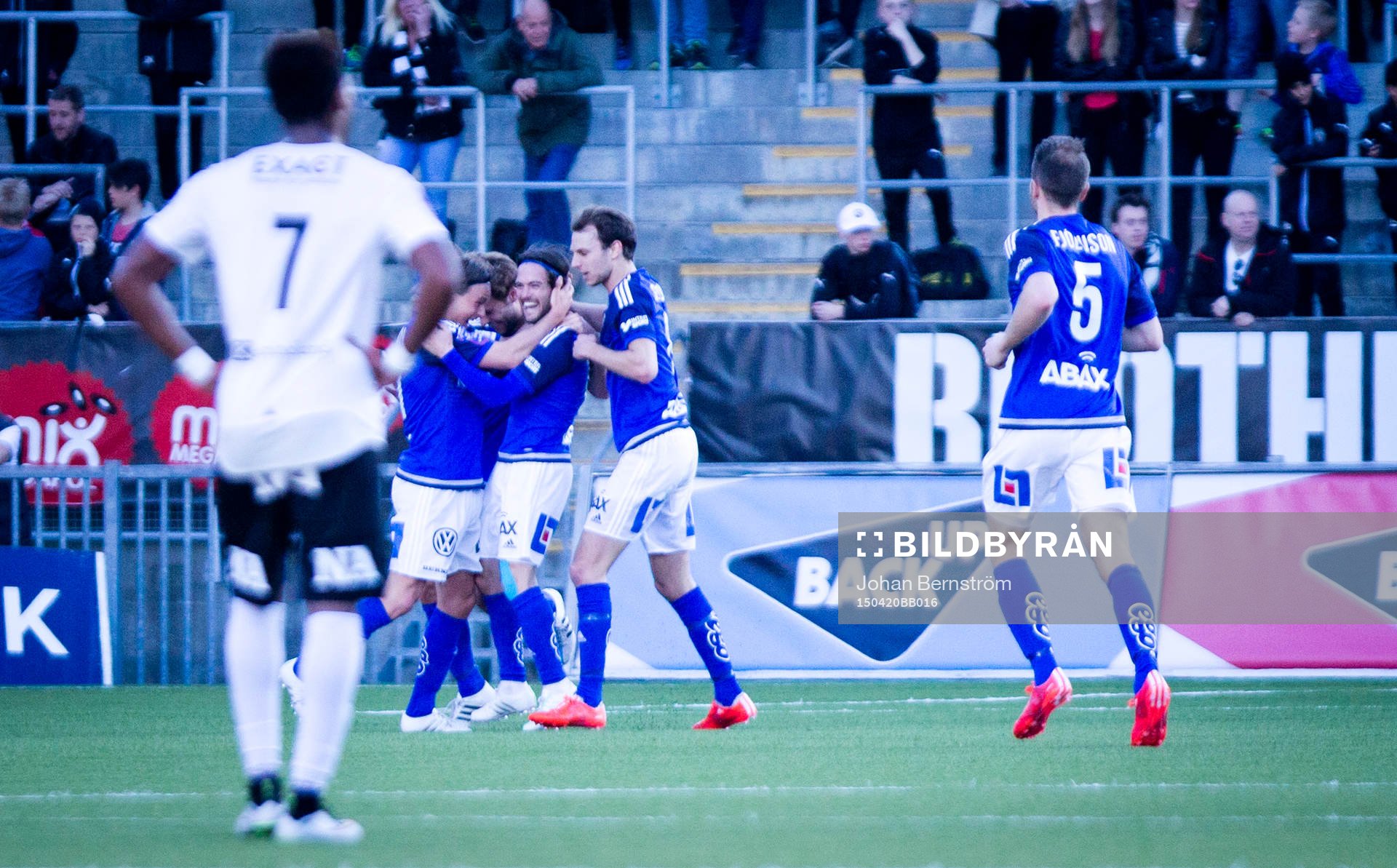 Sundsvalls Robbin Sellin gör 0-2 och jublar