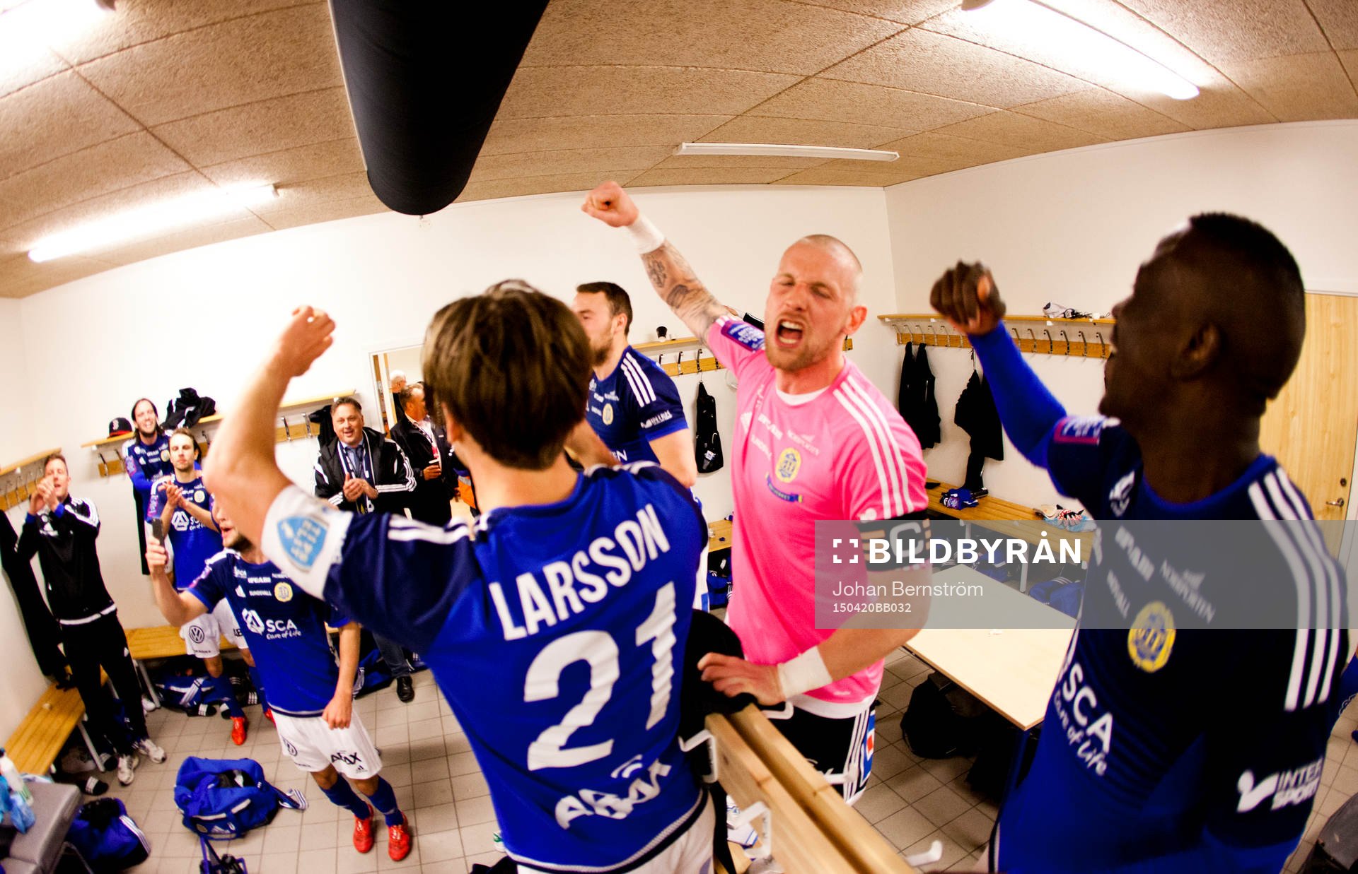 Sundsvalls Eric Larsson, målvakt Tommy Naurin och Pa Amat