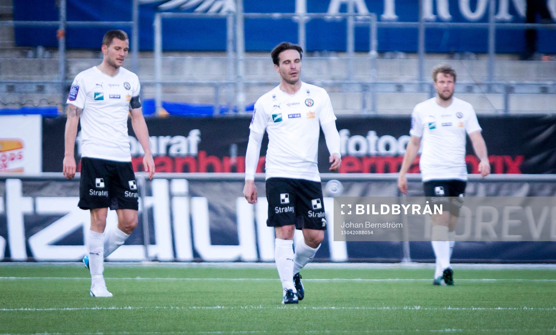 Örebros Robert Åhman Persson och Nordin Gerzic deppar