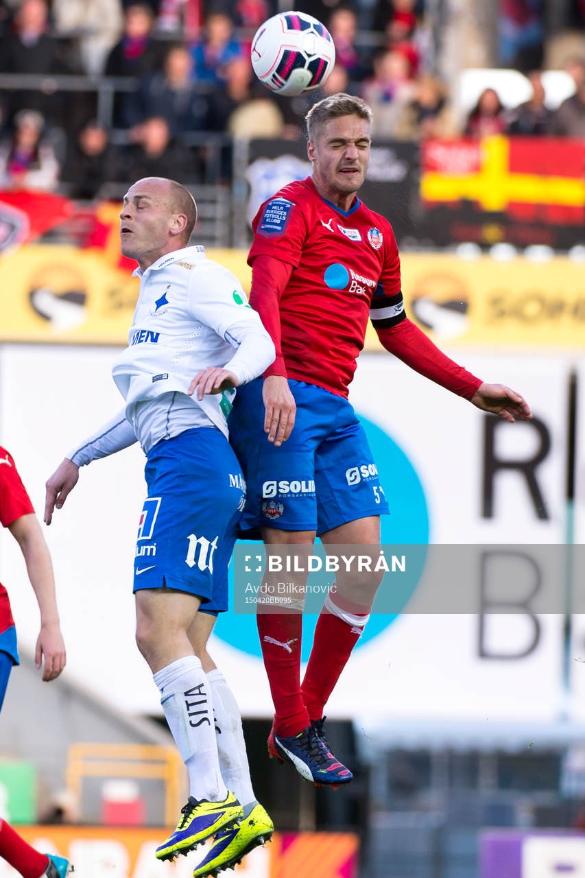 Norrköpings Daniel Sjölund i nickduell med Helsingborgs