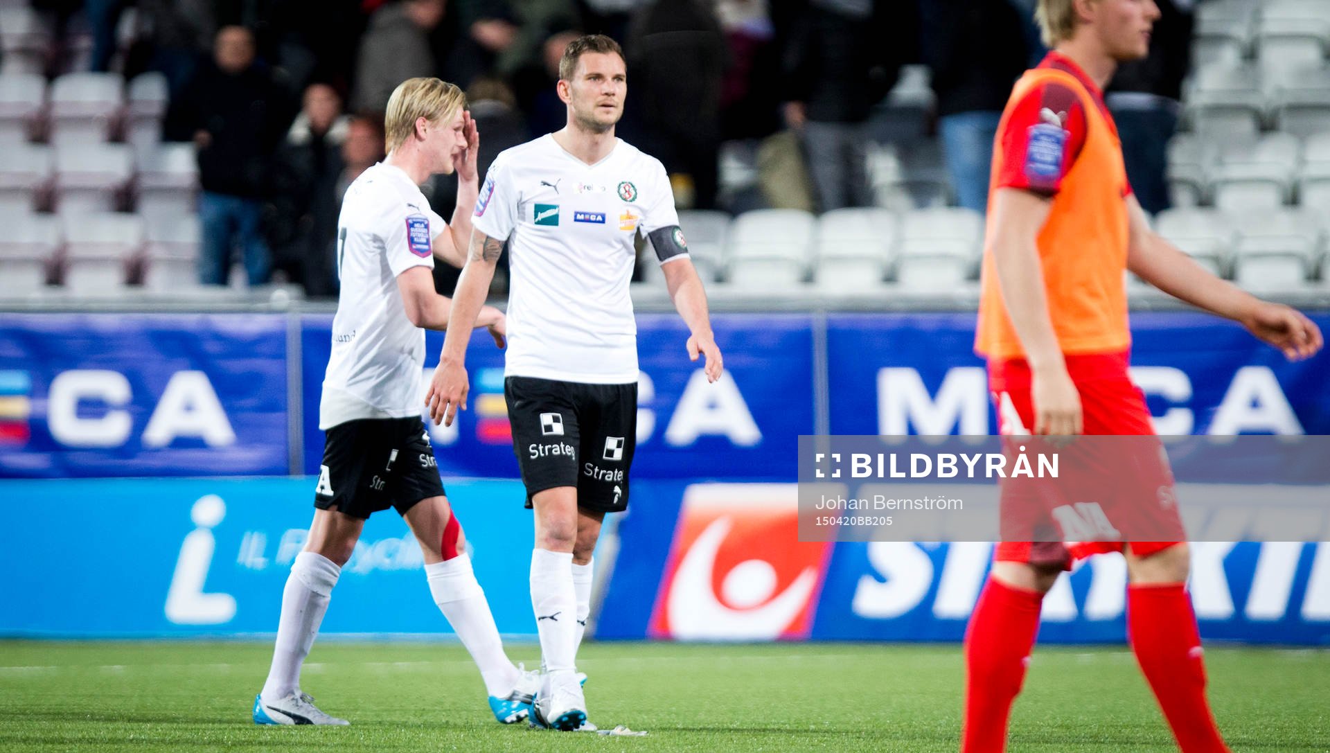 Örebros Karl Holmberg och Robert Åhman Persson deppar