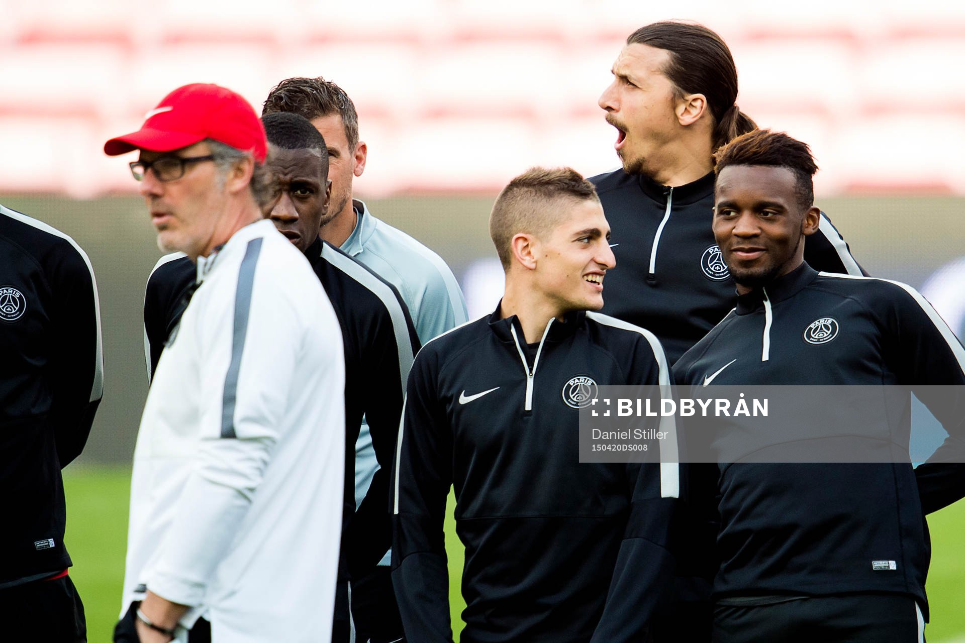 PSGs Zlatan Ibrahimovic mfl lyssnar på tränaren Laurent