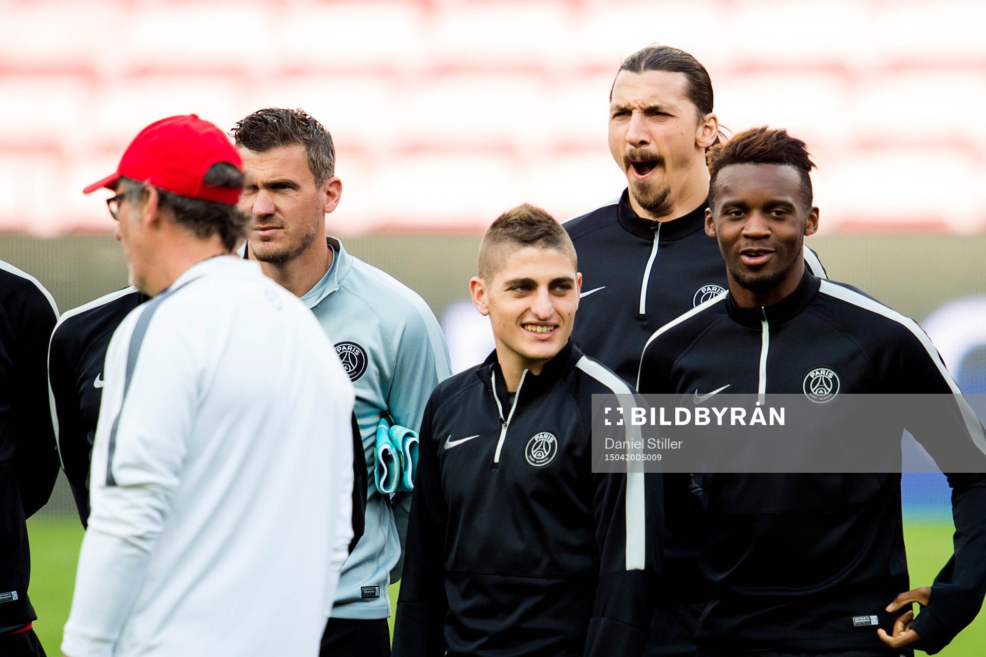 PSGs Zlatan Ibrahimovic mfl lyssnar på tränaren Laurent