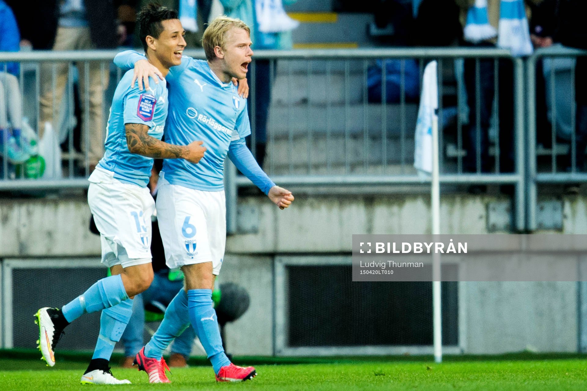 Malmö FFs Victor Yoshimar Yotun Flores firar Oscar Lewicki