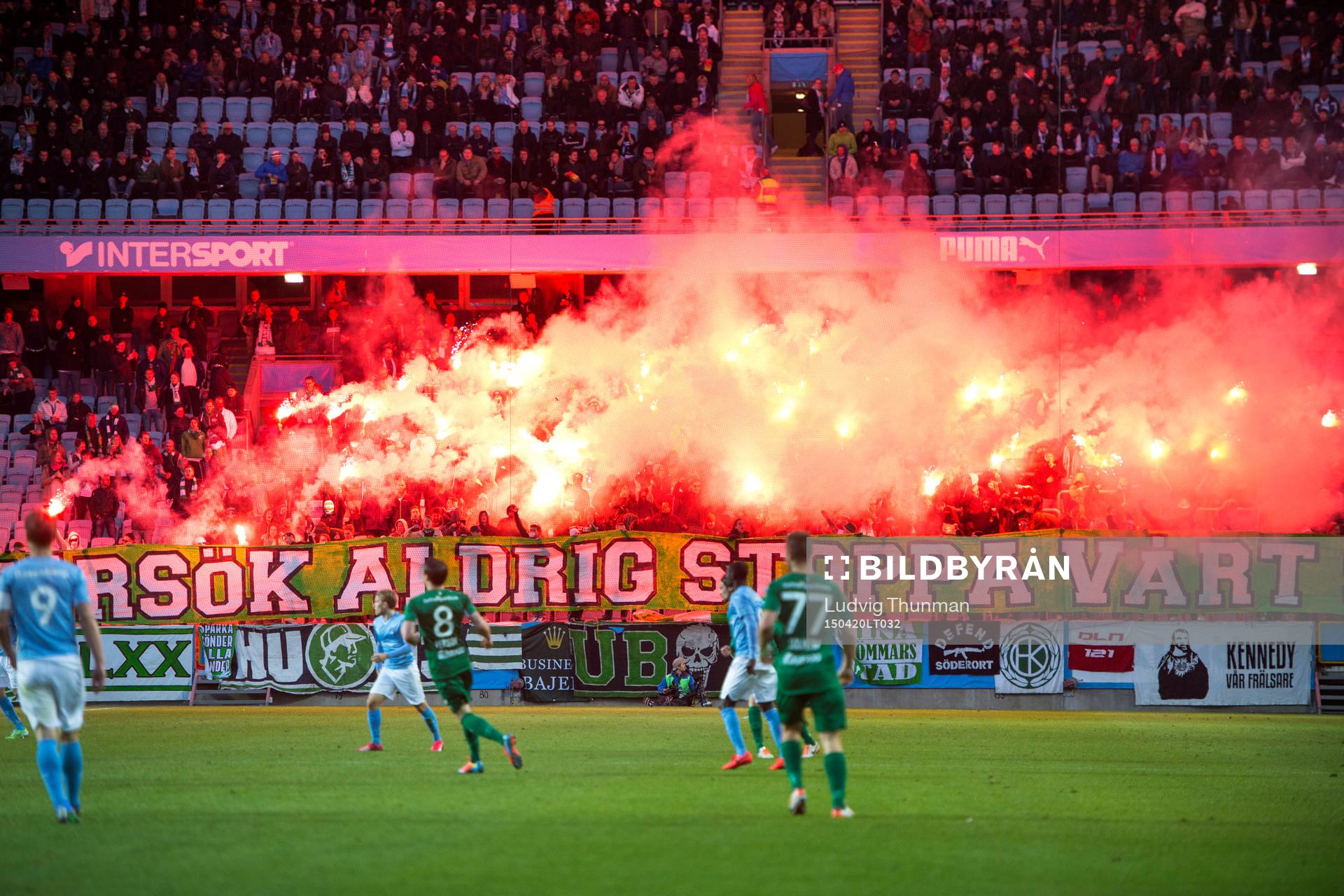 Hammarbyklacken bränner en stor mängd bengaler