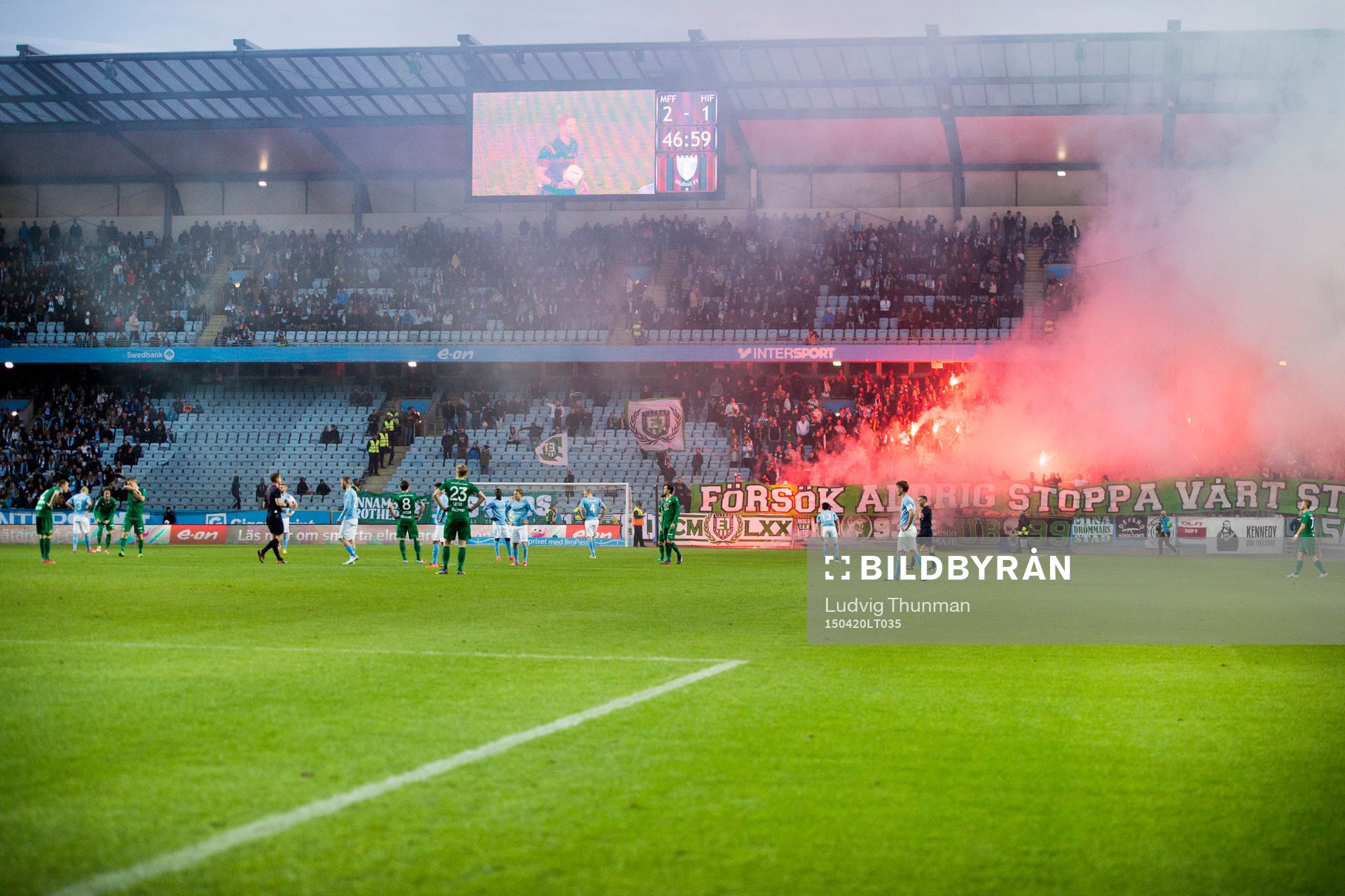 Hammarbyklacken bränner en stor mängd bengaler