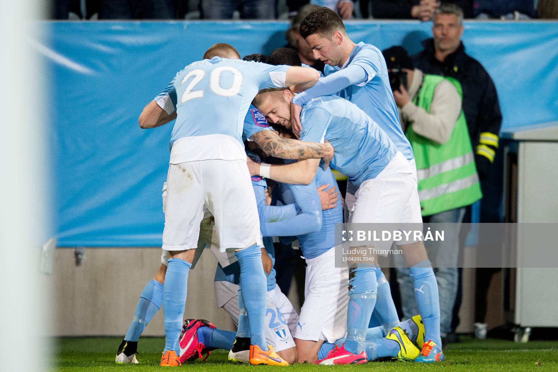 Malmö FFs spelare firar Agon Mehmeti gjort 3-1