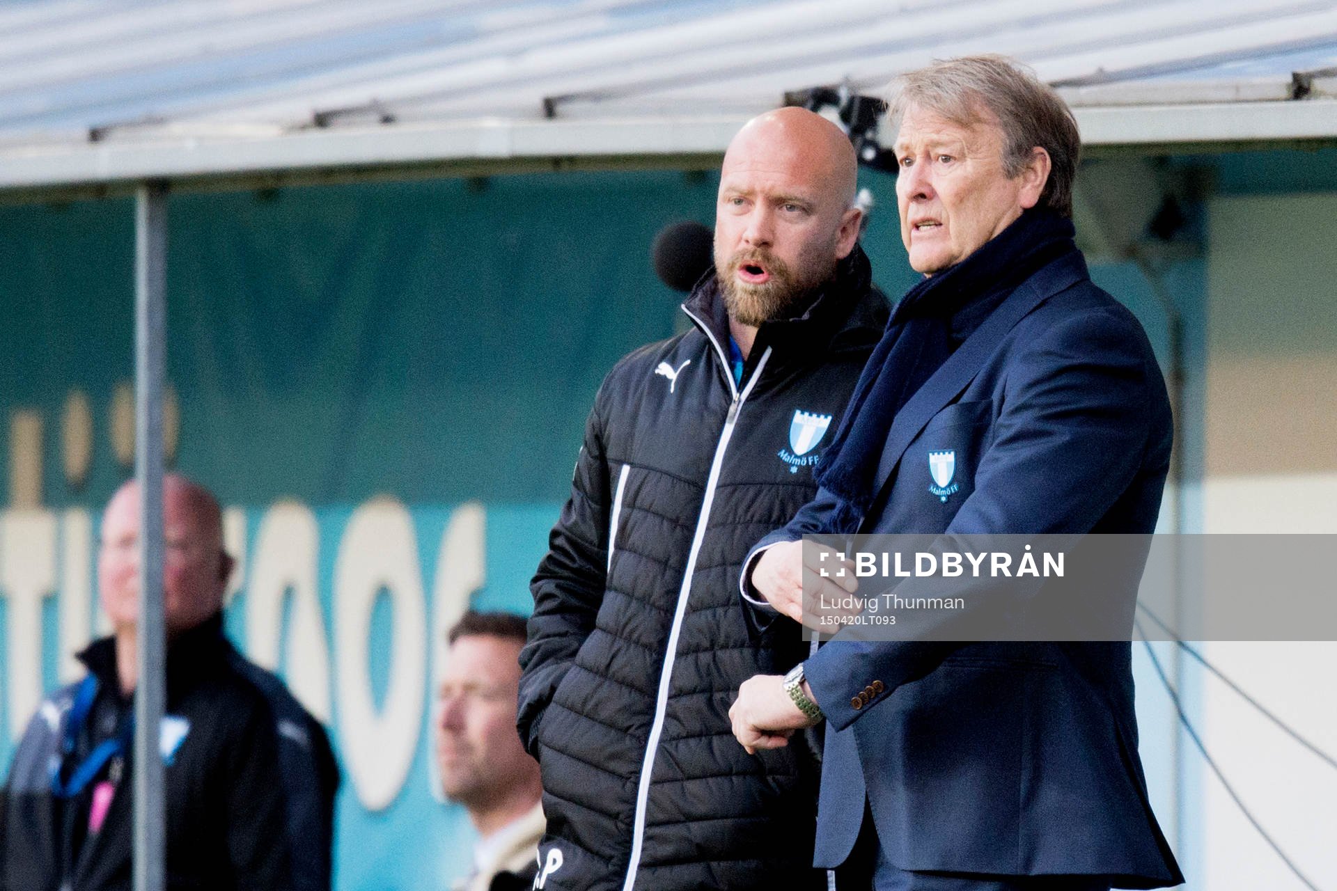 Malmö FFs tränare Åge Hareide i samtal med assisterande tränare Olof Persson under fotbollsmatchen i Allsvenskan mellan Malmö FF och Hammarby den 20 april 2015 i Malmö.
