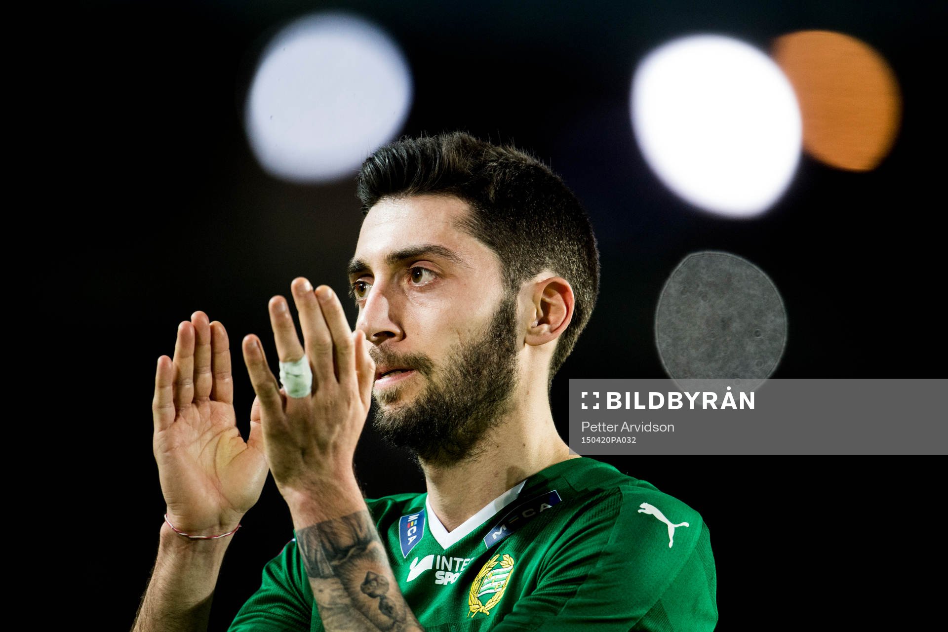 Hammarbys Nahir Besara tackar publiken