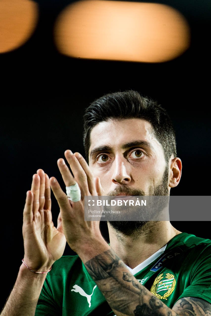 Hammarbys Nahir Besara tackar publiken
