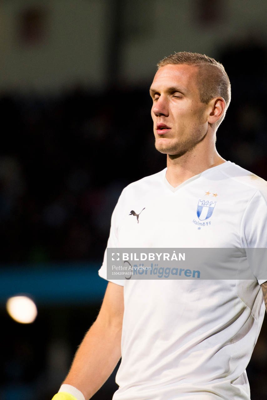Malmö FFs målvakt Robin Olsen deppar
