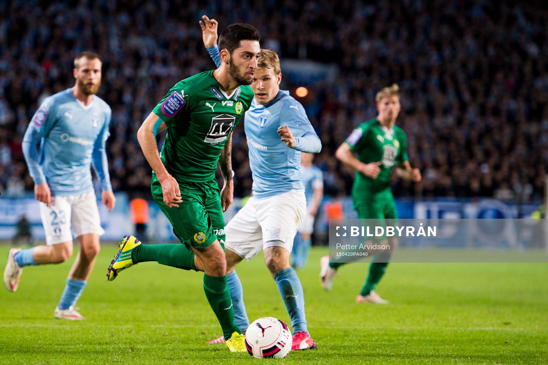 Hammarbys Nahir Besara tar sig förbi Malmö FFs Oscar