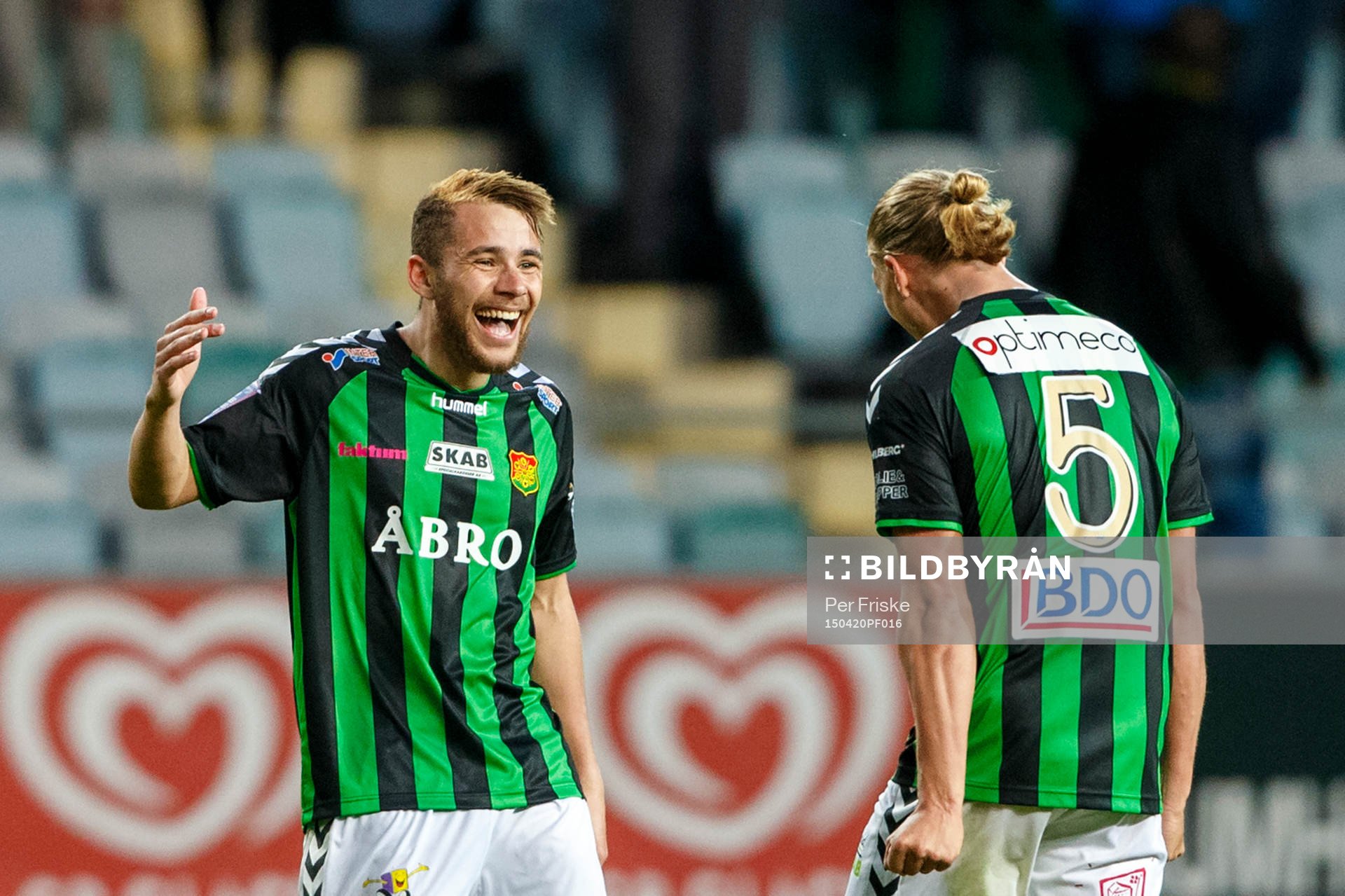 Gais Malkolm Moenza och Gais Emil Eliasson jublar
