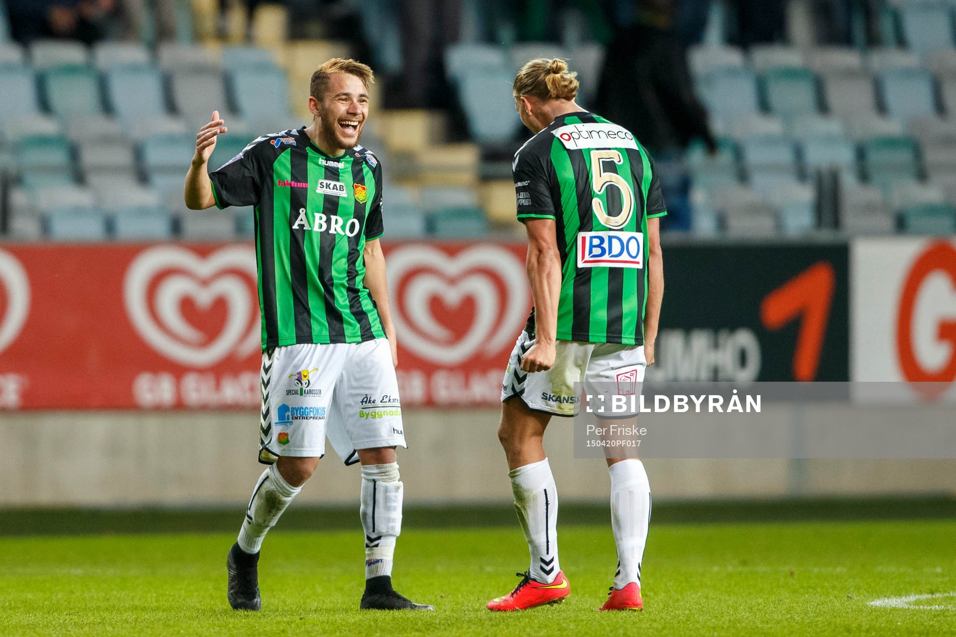 Gais Malkolm Moenza och Gais Emil Eliasson jublar