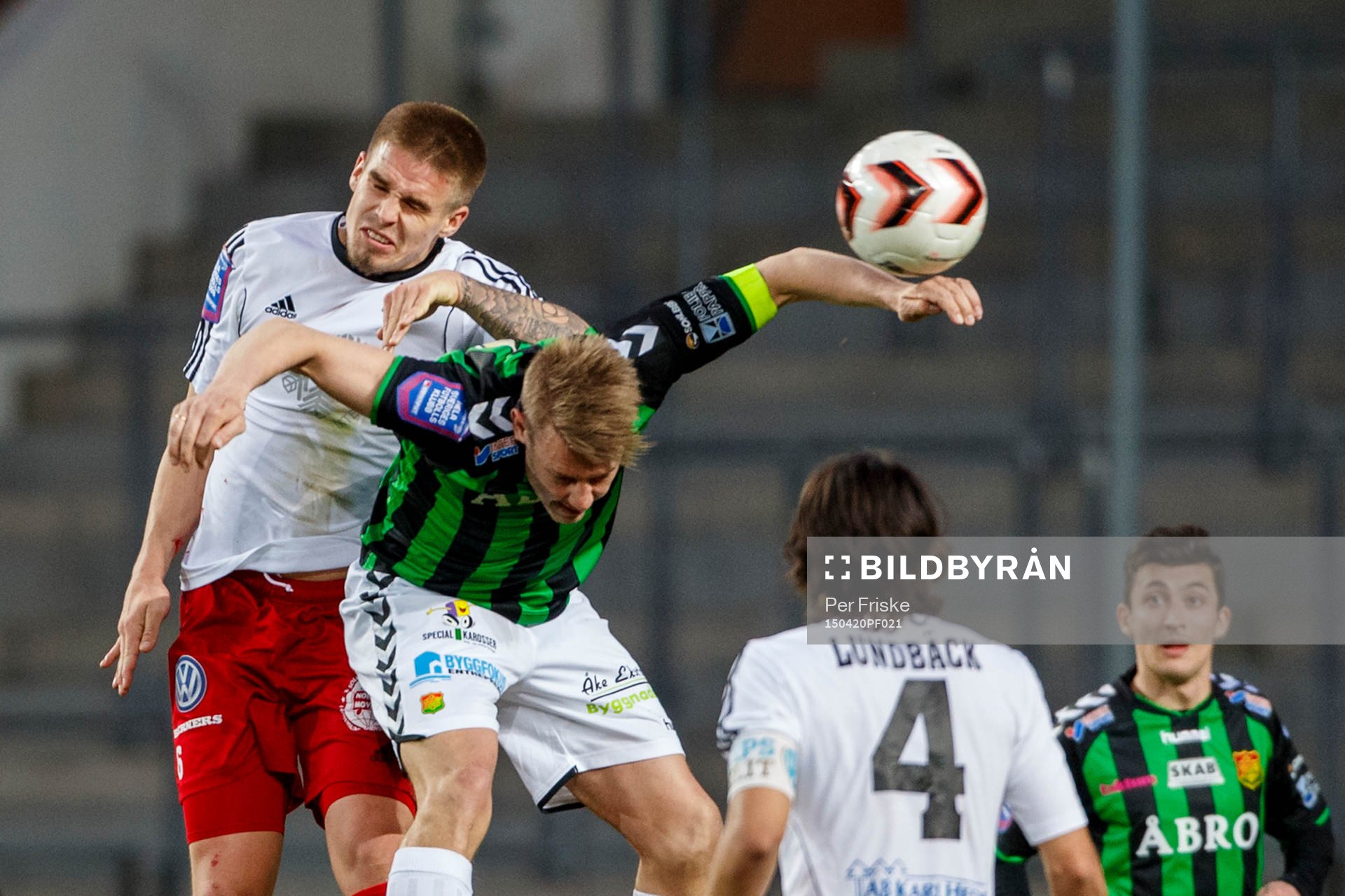 Östersunds Douglas Bergqvist och Gais Patrik Ingelsten i