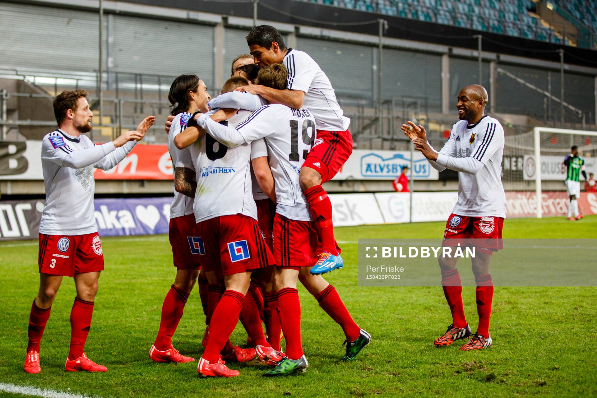 Östersunds spelare jublar