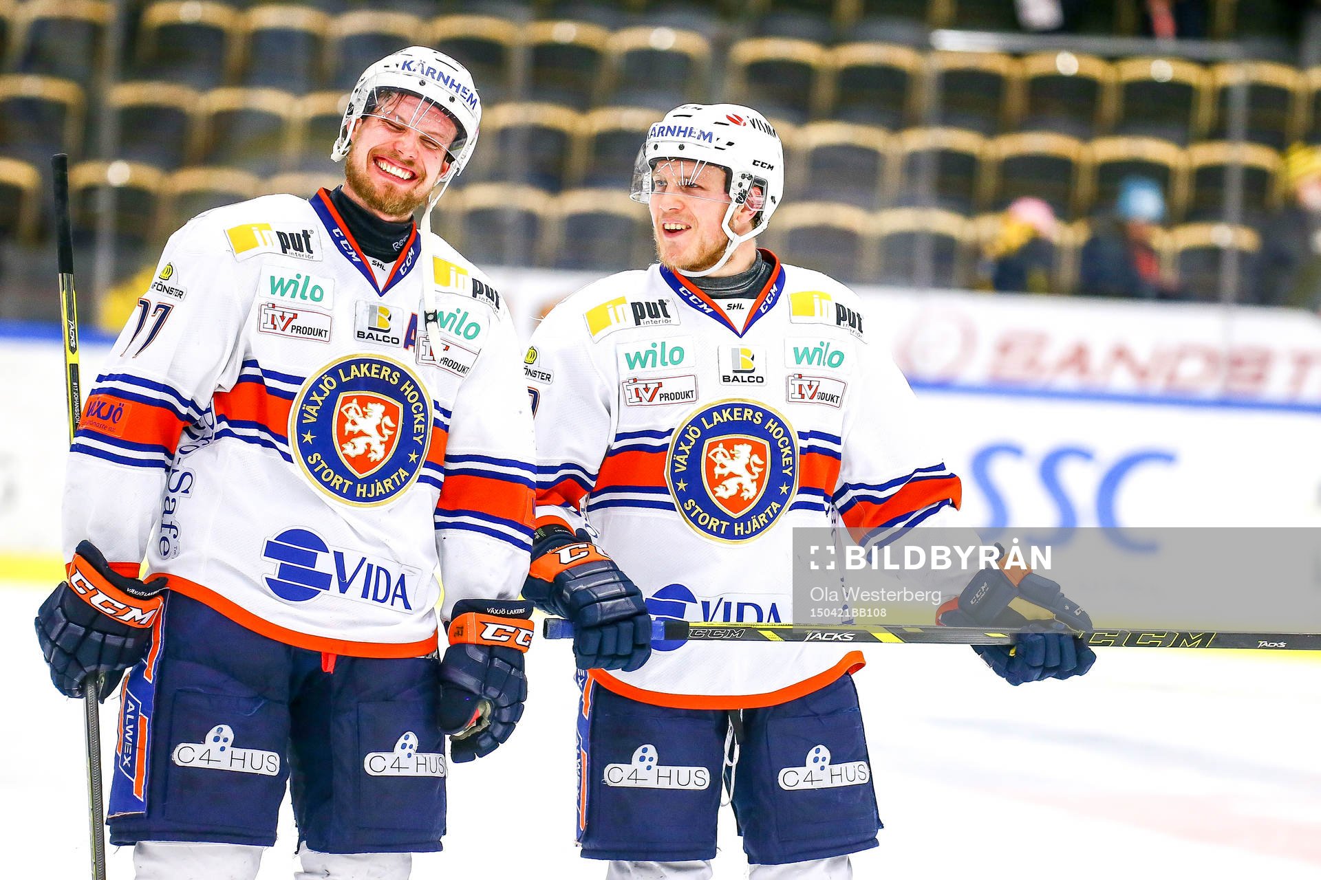 Växjös Alexander Johansson och Tuomas Kiiskinen jublar