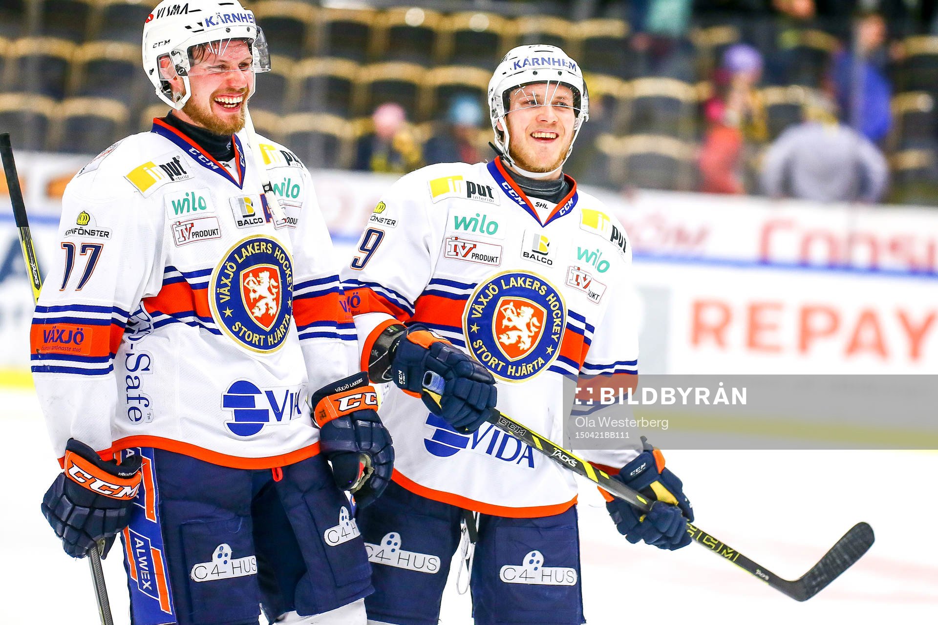 Växjös Alexander Johansson och Tuomas Kiiskinen jublar