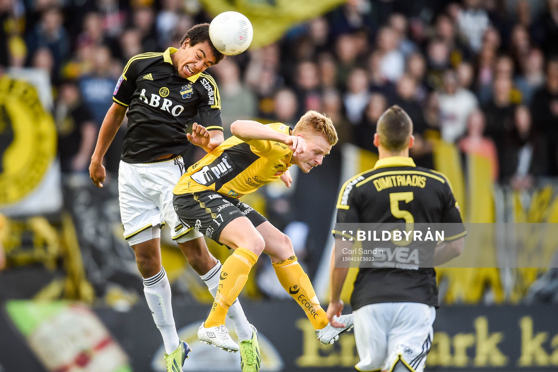 s Noah Sonko Sundberg och Elfsborgs Per Frick i en nickduell