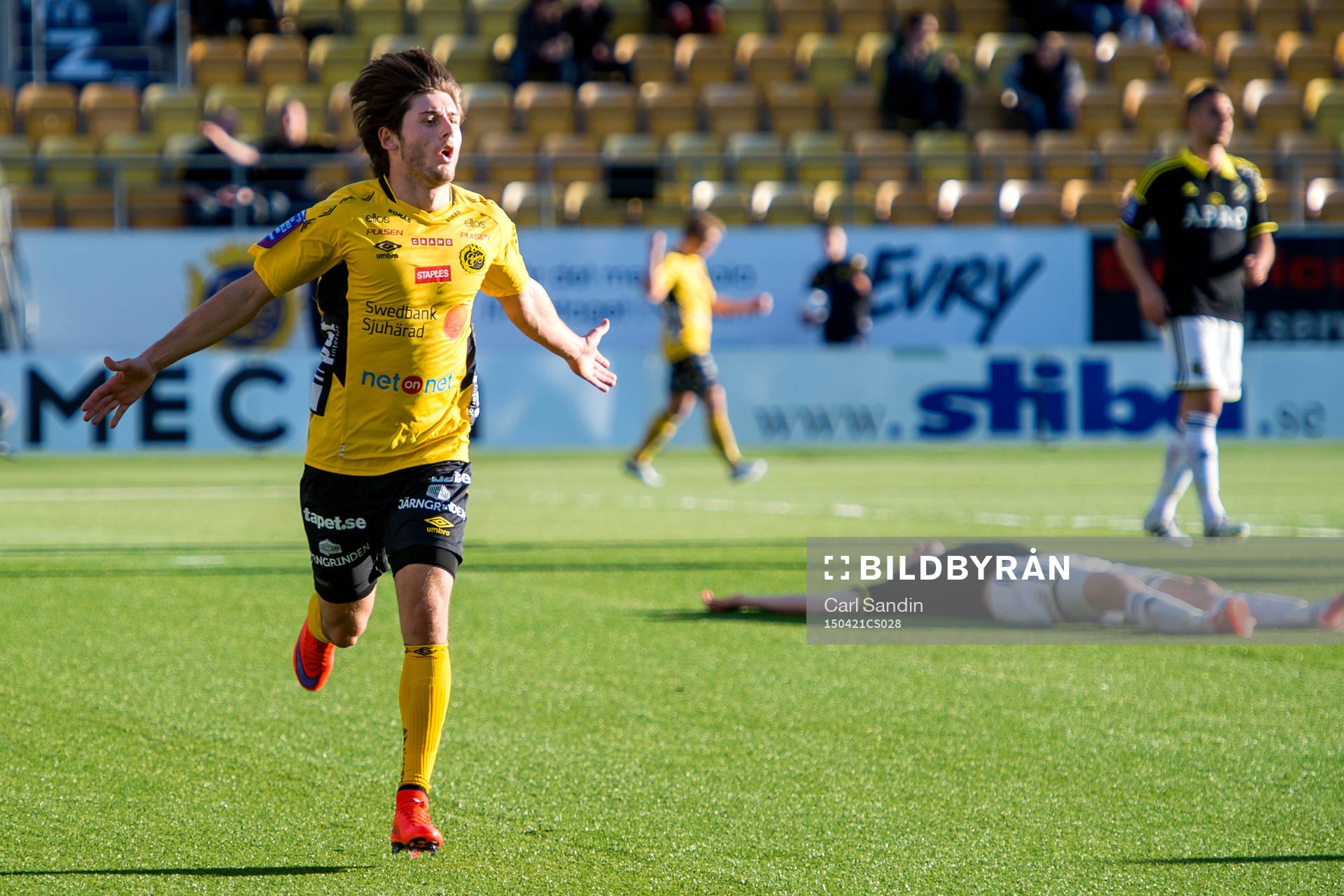 Elfsborgs Arber Zeneli firar