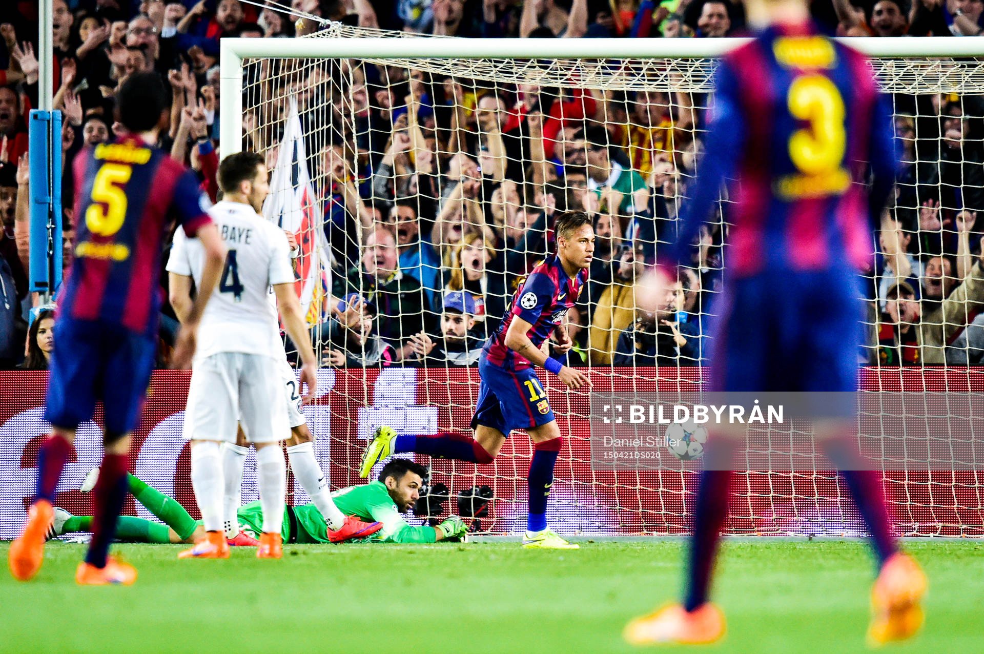 Barcelonas Neymar jublar
