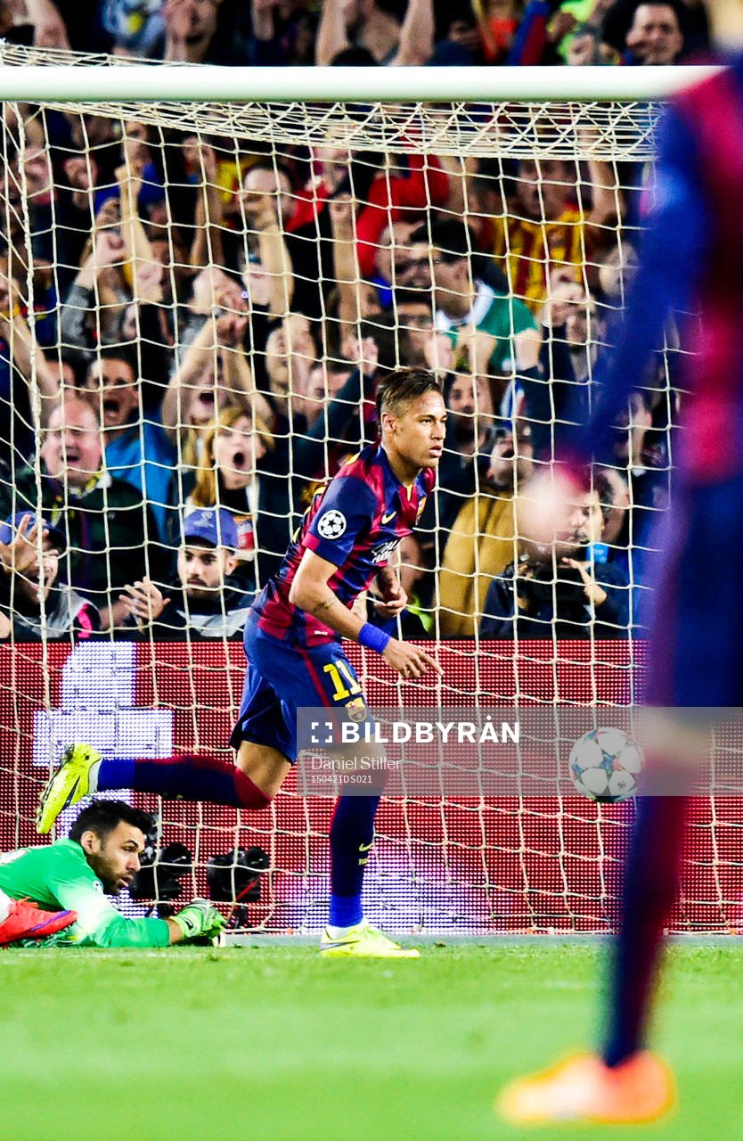 Barcelonas Neymar jublar