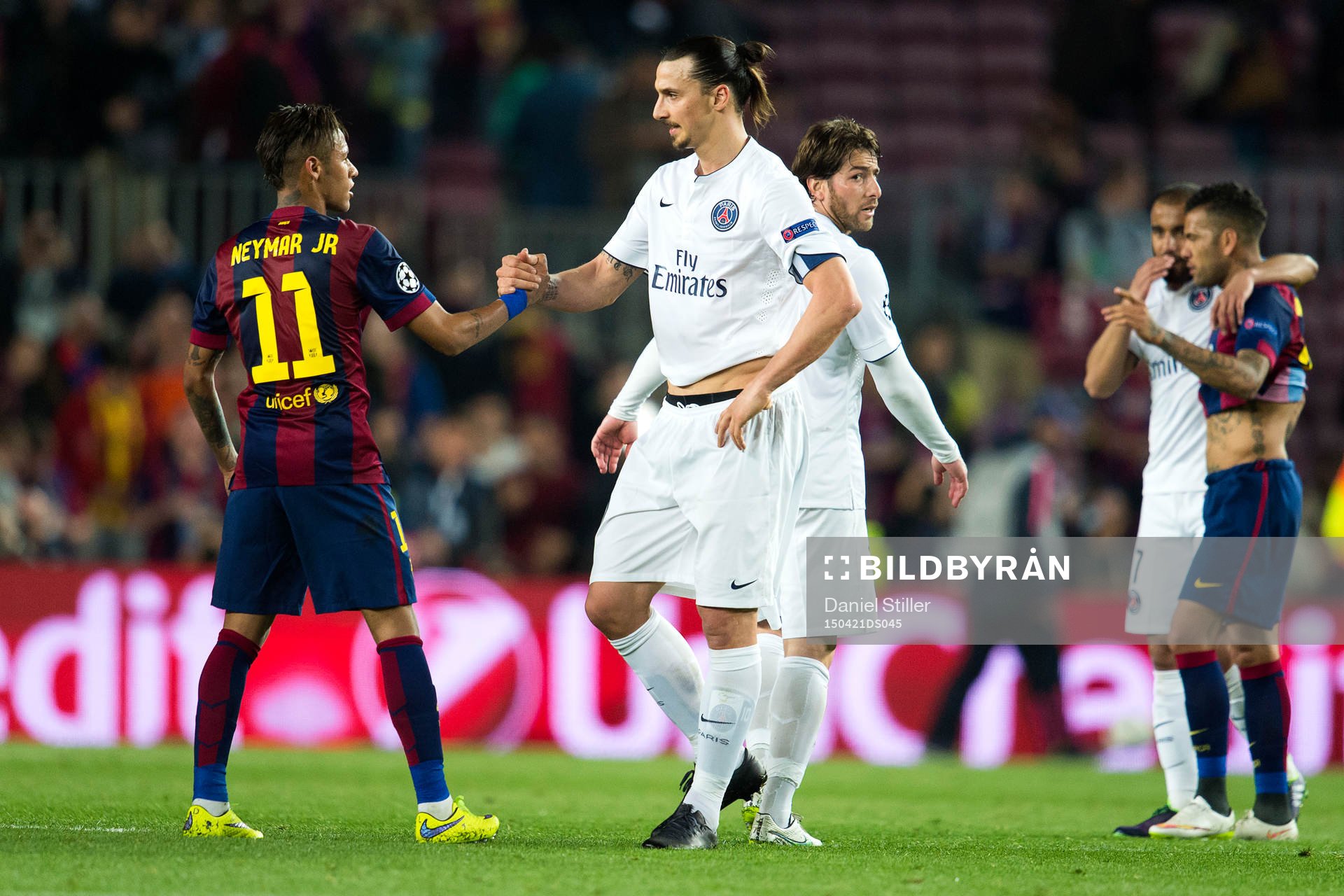 PSGs Zlatan Ibrahimović tackar Barcelonas Neymar