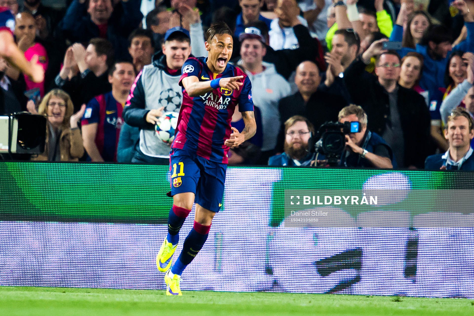 Barcelonas Neymar jublar