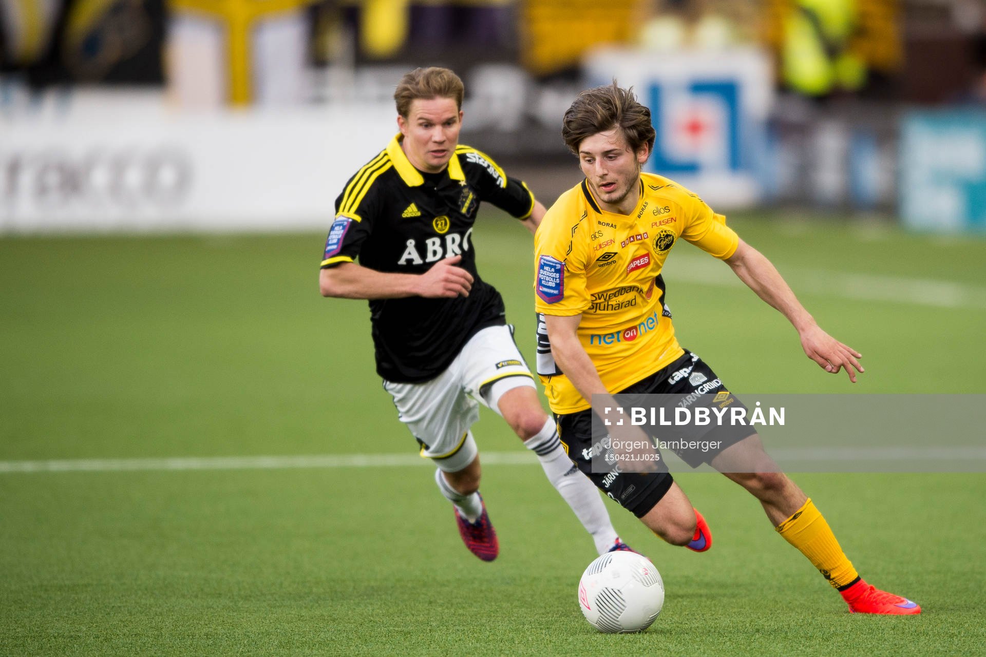 s Johan Blomberg bakom sig