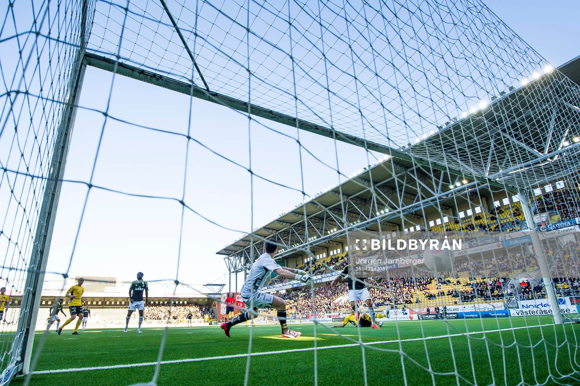 s Nabil Bahoui kvitterar till 2-2 bakom Elfsborgs målvakt