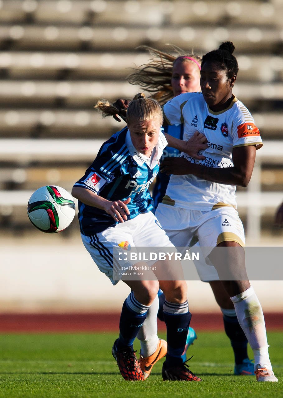 Djurgårdens Mia Jalkerud i en duell med Rosengårds Anita Asante under fotbollsmatchen i Svenska Cupen mellan Djurgården och Rosengård den 21 april 2015 i Stockholm.