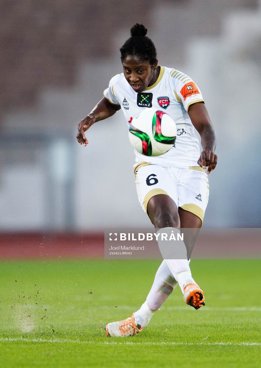Rosengårds Anita Asante under fotbollsmatchen i Svenska Cupen mellan Djurgården och Rosengård den 21 april 2015 i Stockholm.