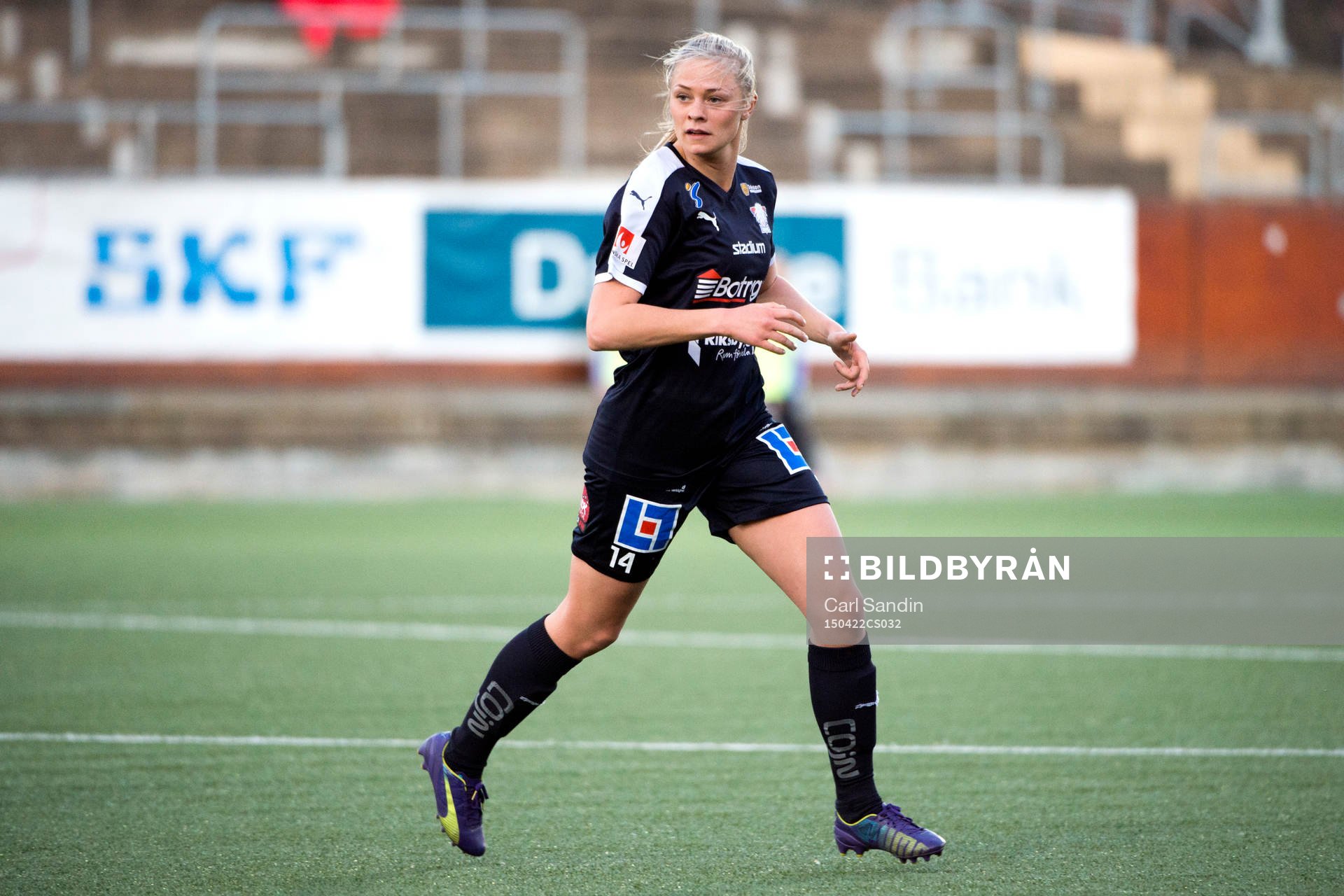 Linköpings Fridolina Rolfö under en kvartsfinal i Svenska Cupen i fotboll mellan Hovås Billdal och Linköping den 22 april 2015 i Göteborg.