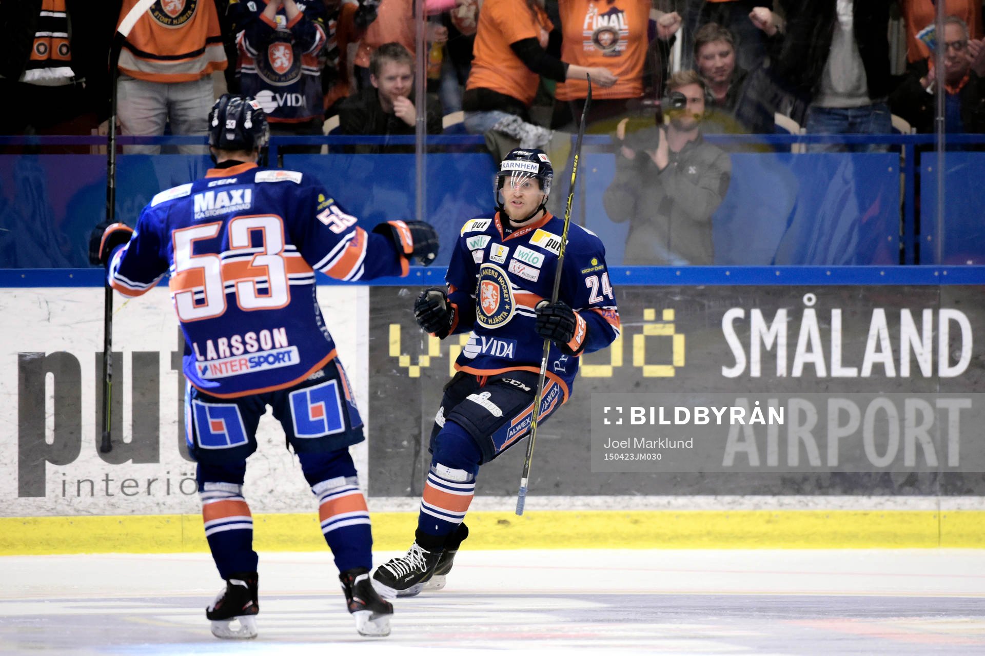 Växjös Eddie Larsson och Jani Lajunen jublar
