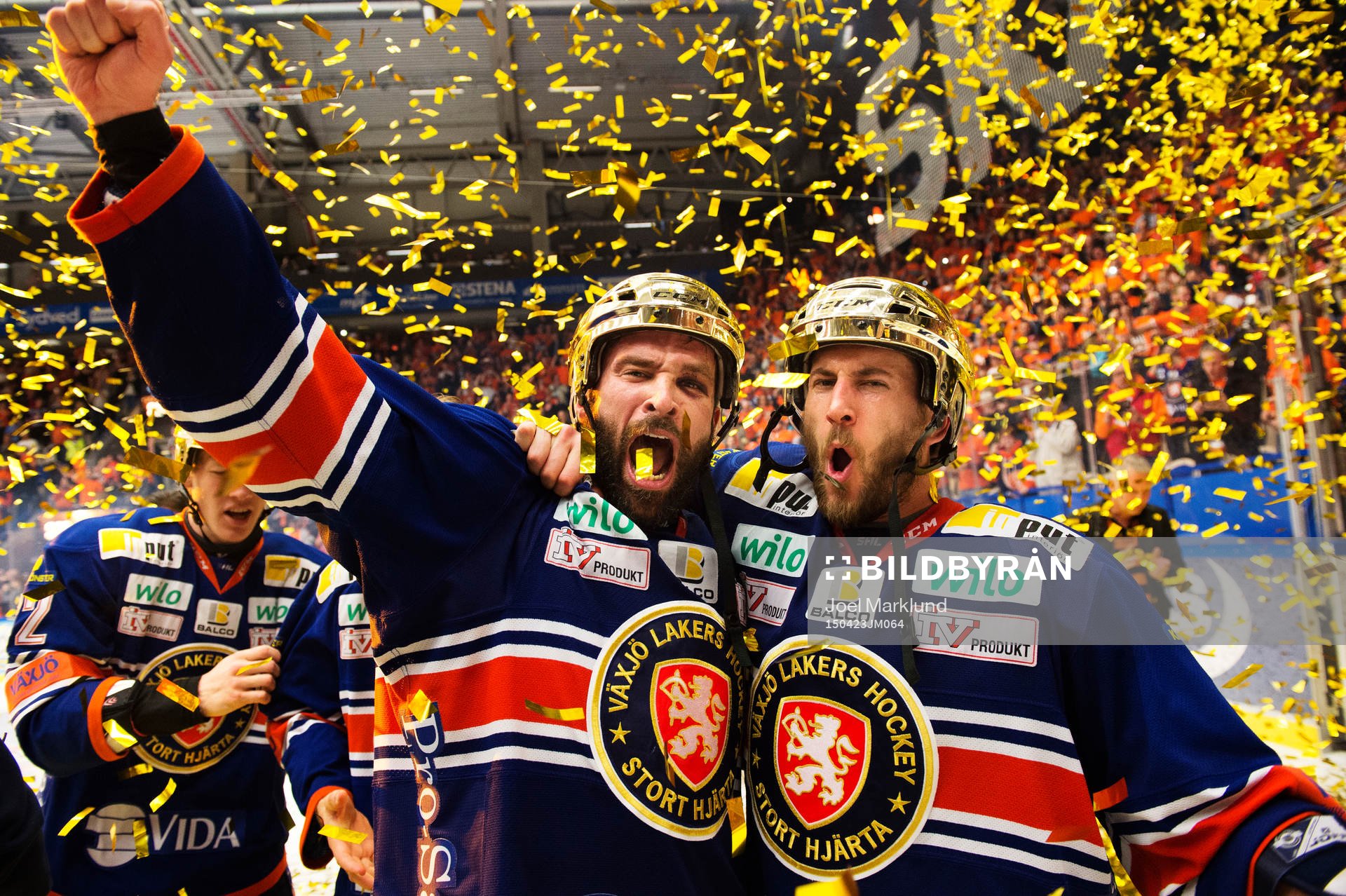 Växjös Josh Hennessy och Jeff Tambellini jublar