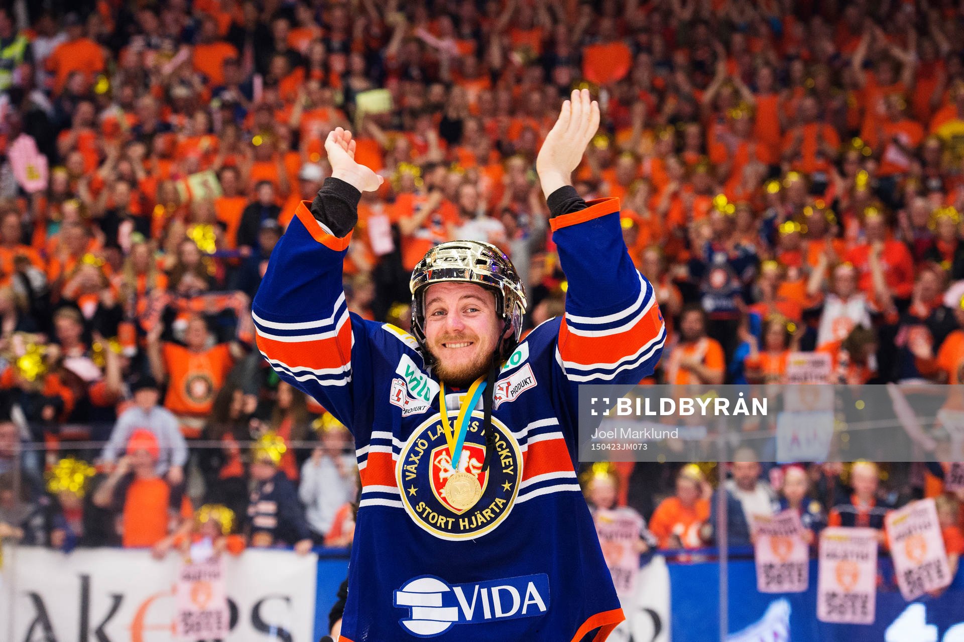 Växjös Erik Josefsson jublar
