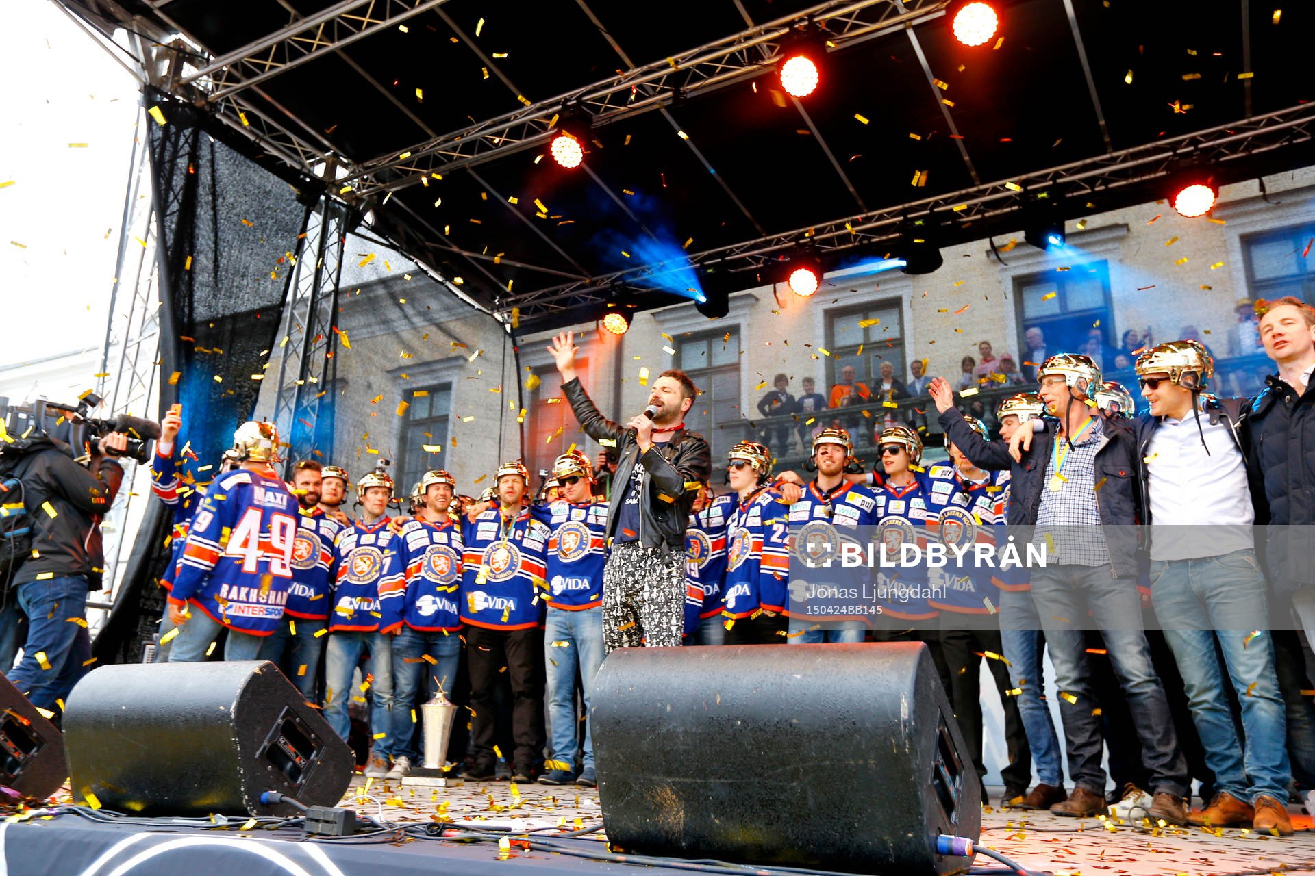 Ola Salo när Växjö firar SM-guld på Stortorget