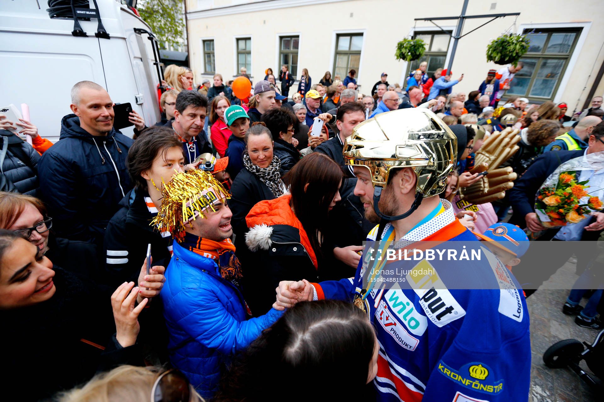 Växjös Noah Welch när Växjö firar SM-guld på