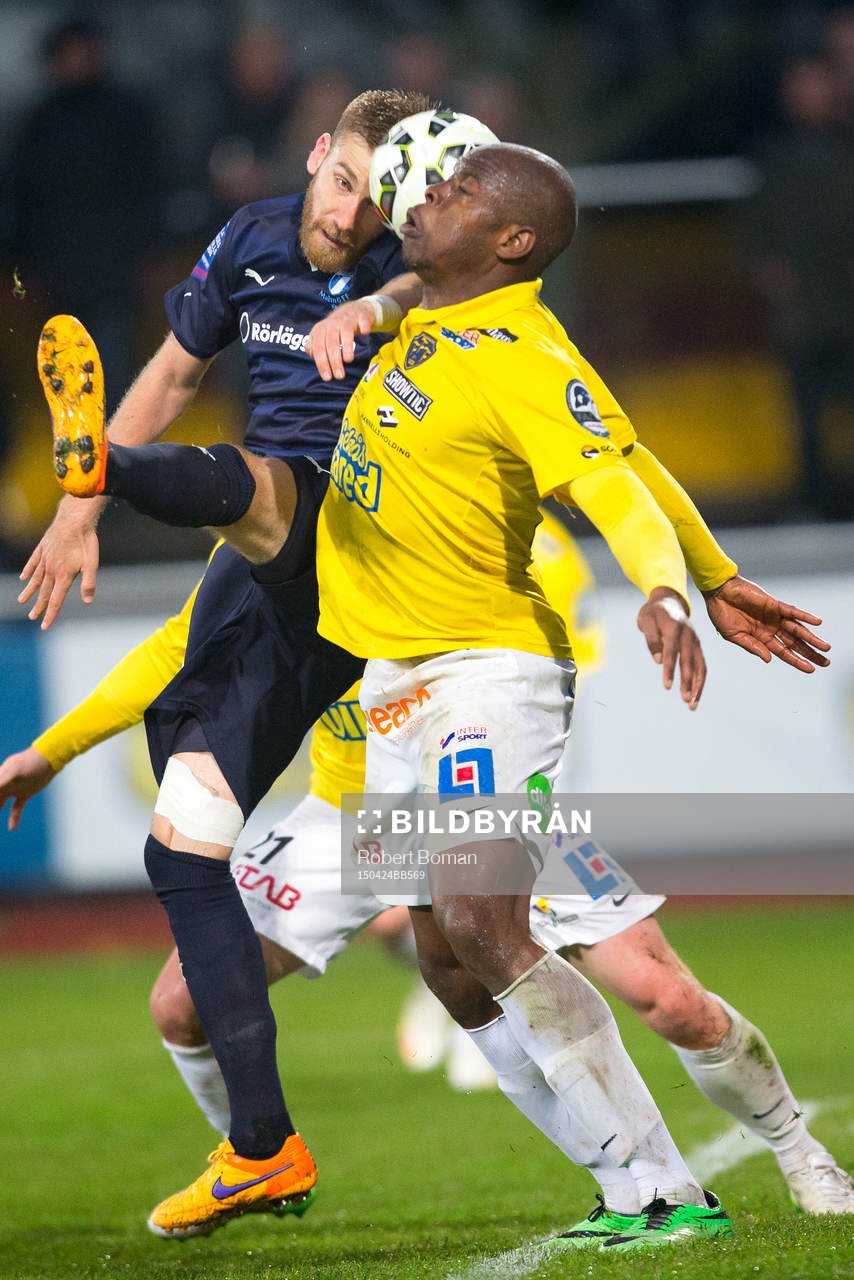 Falkenbergs Hakeem Araba och Malmös Rasmus Bengtsson